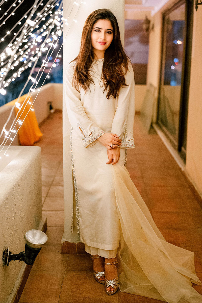 KHAKAA -Ava Ivory