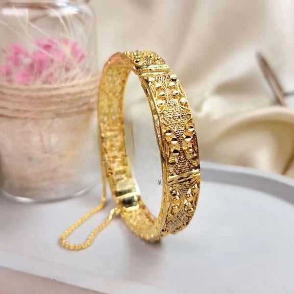 ZAHEEN KAMRAN - Classy Bangle