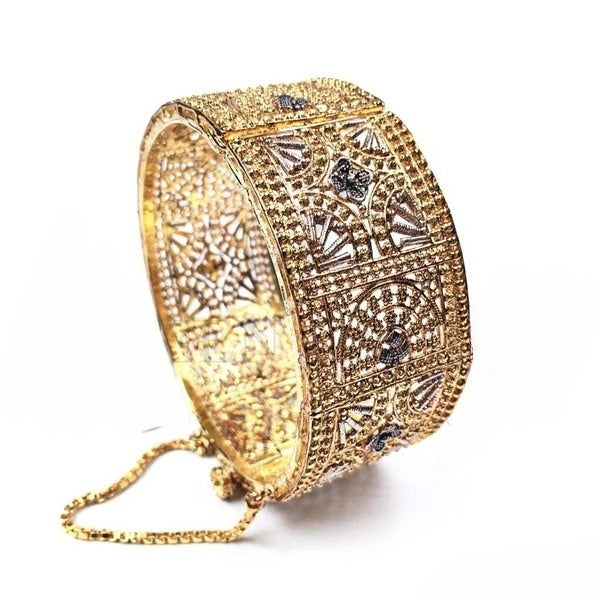 ZAHEEN KAMRAN - Exclusive party pick bangle