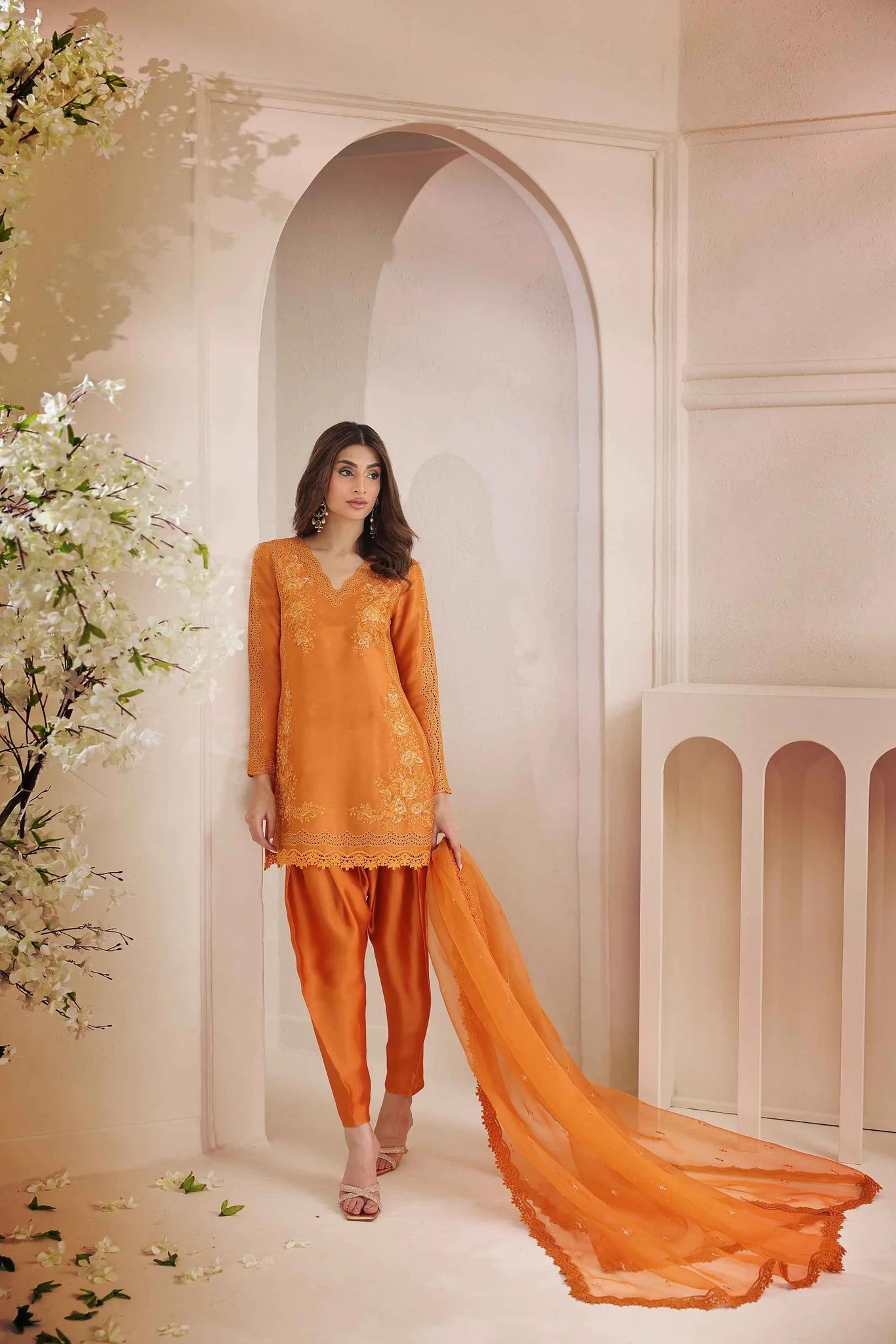 ANAM AHKLAQ - Emre Tangerine