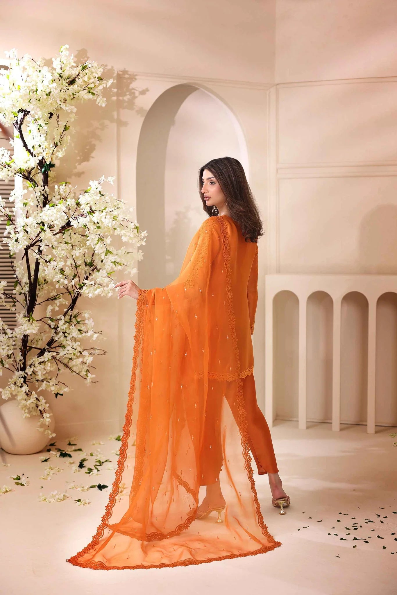 ANAM AHKLAQ - Emre Tangerine