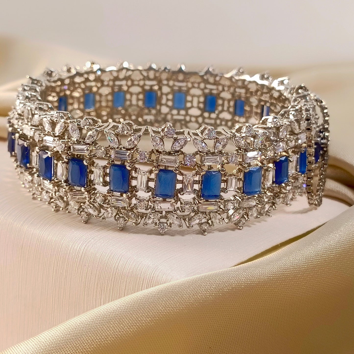 ZAHEEN KAMRAN - Sapphire Bangle in Silver