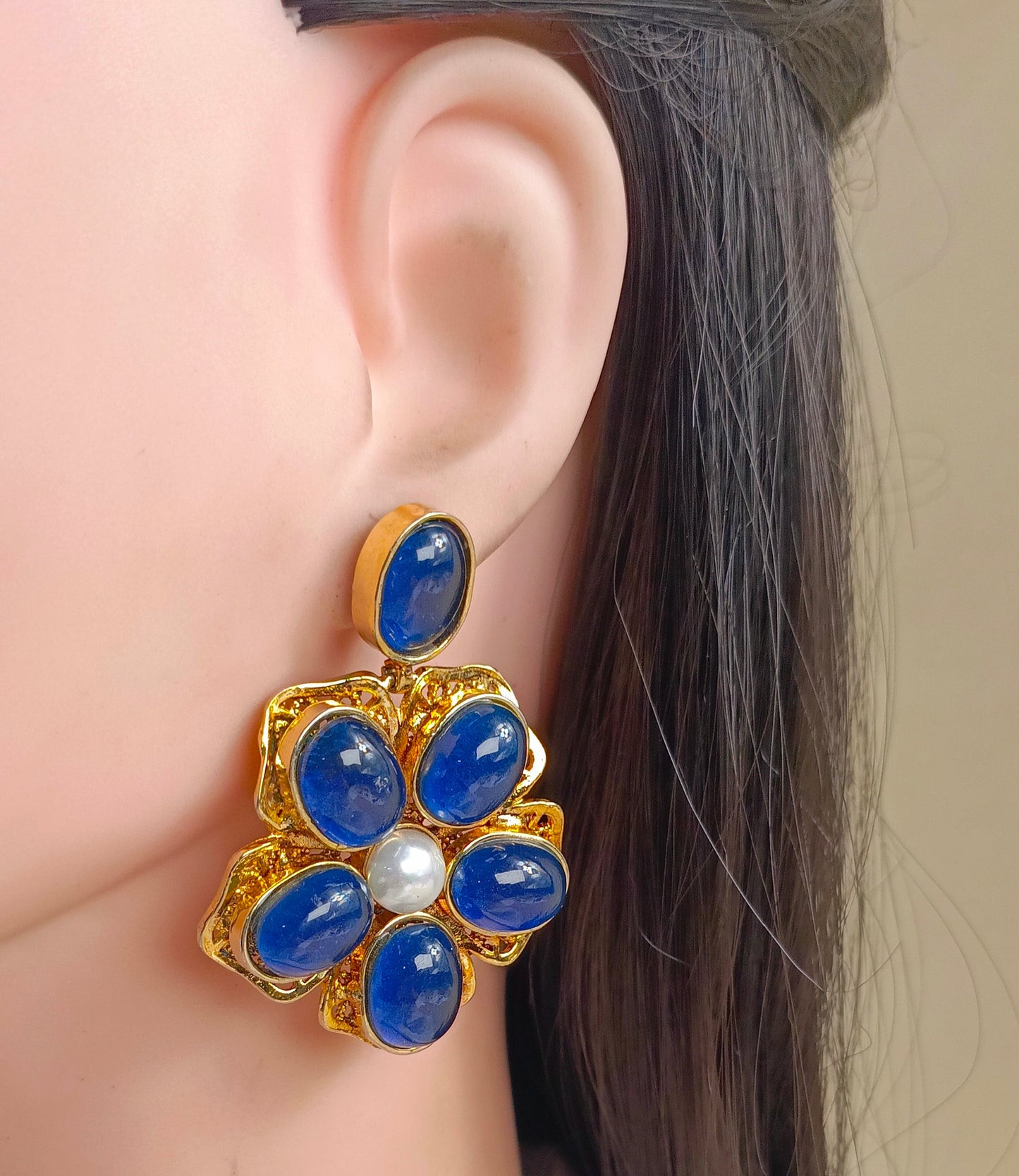 ZAHEEN KAMRAN - Sapphite Flower Earrings