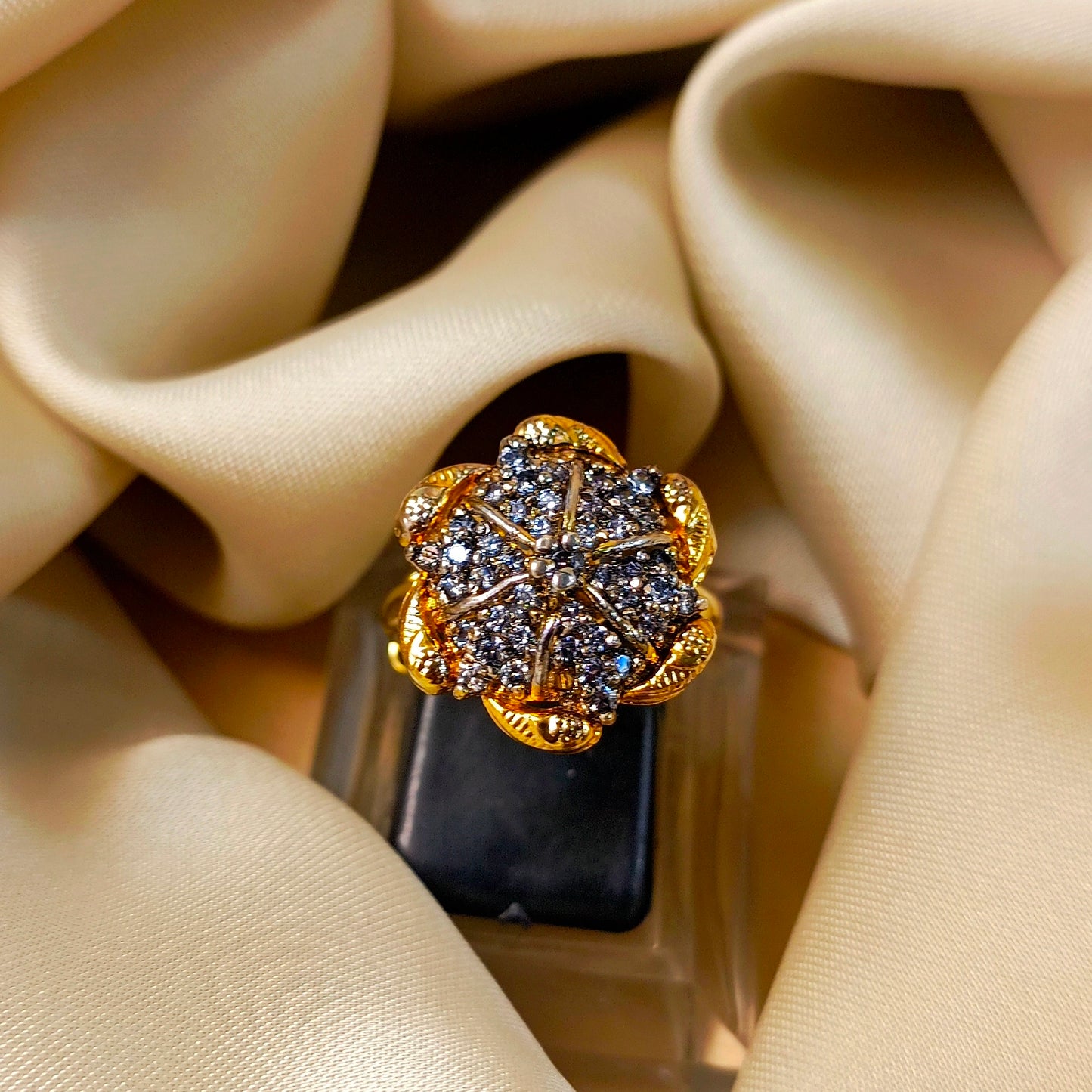 ZAHEEN KAMRAN - Floral Ring