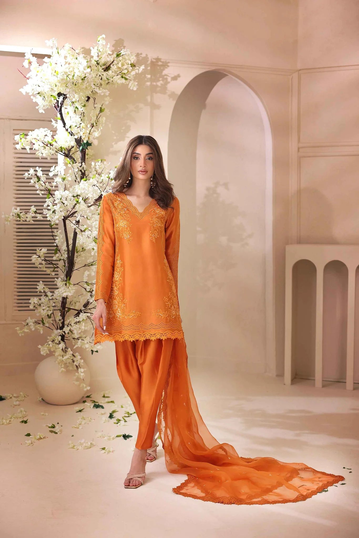 ANAM AHKLAQ - Emre Tangerine