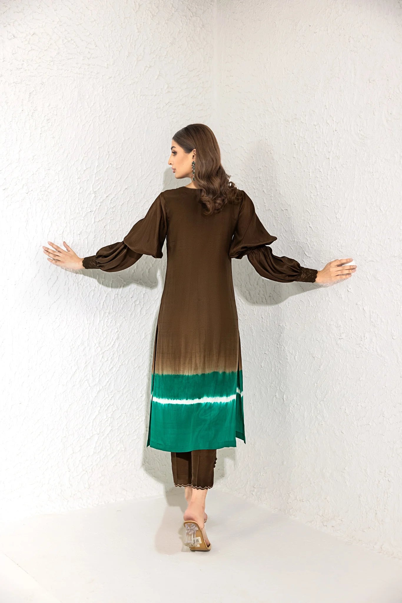 ANAM AHKLAQ - Noura Brown