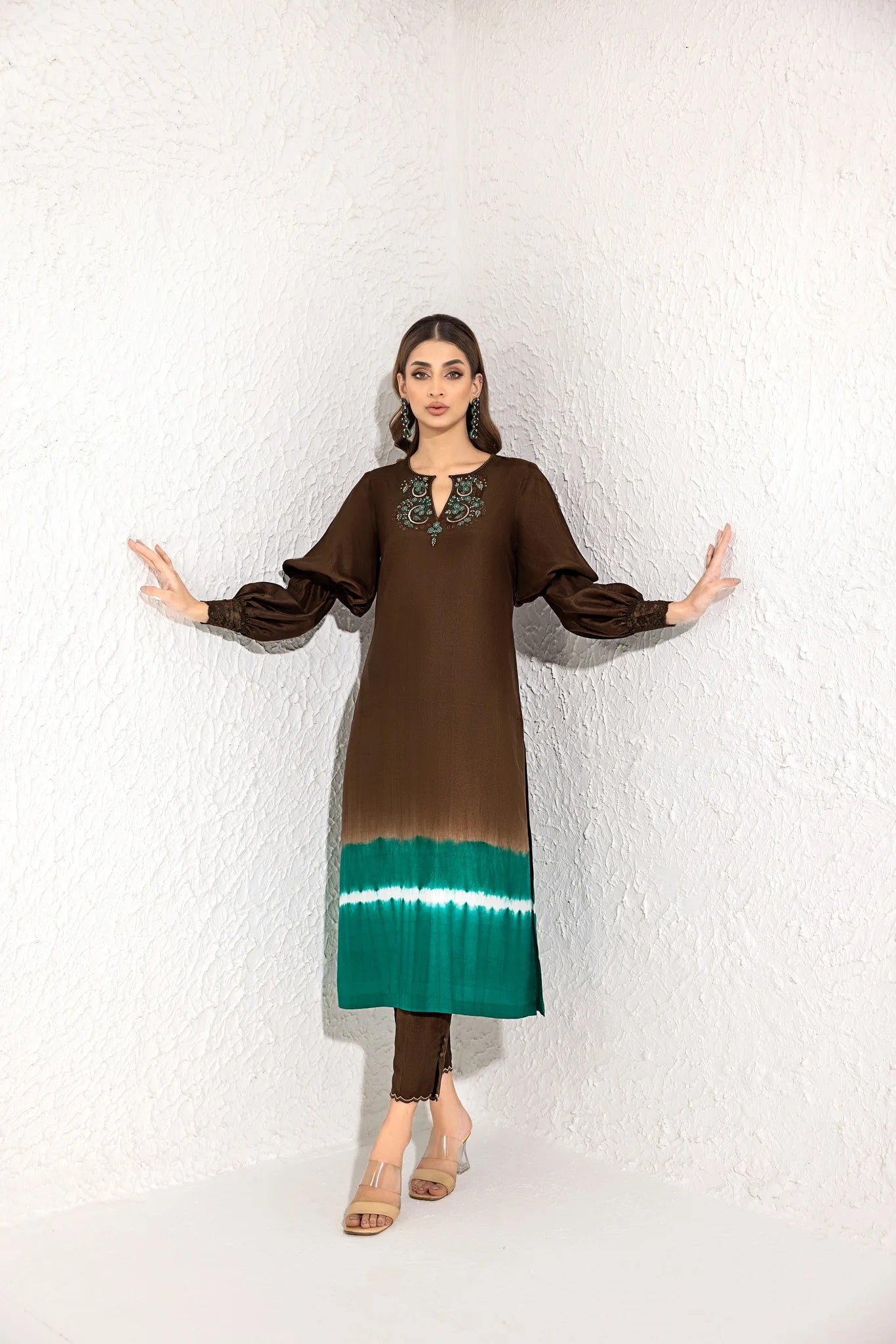 ANAM AHKLAQ - Noura Brown