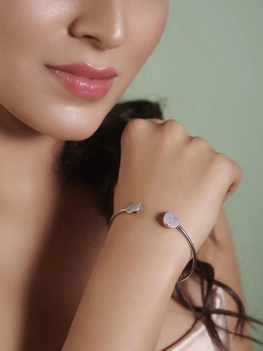 THE BUTTERFLY EFFECT JEWELRY - Silver Mini Bangle