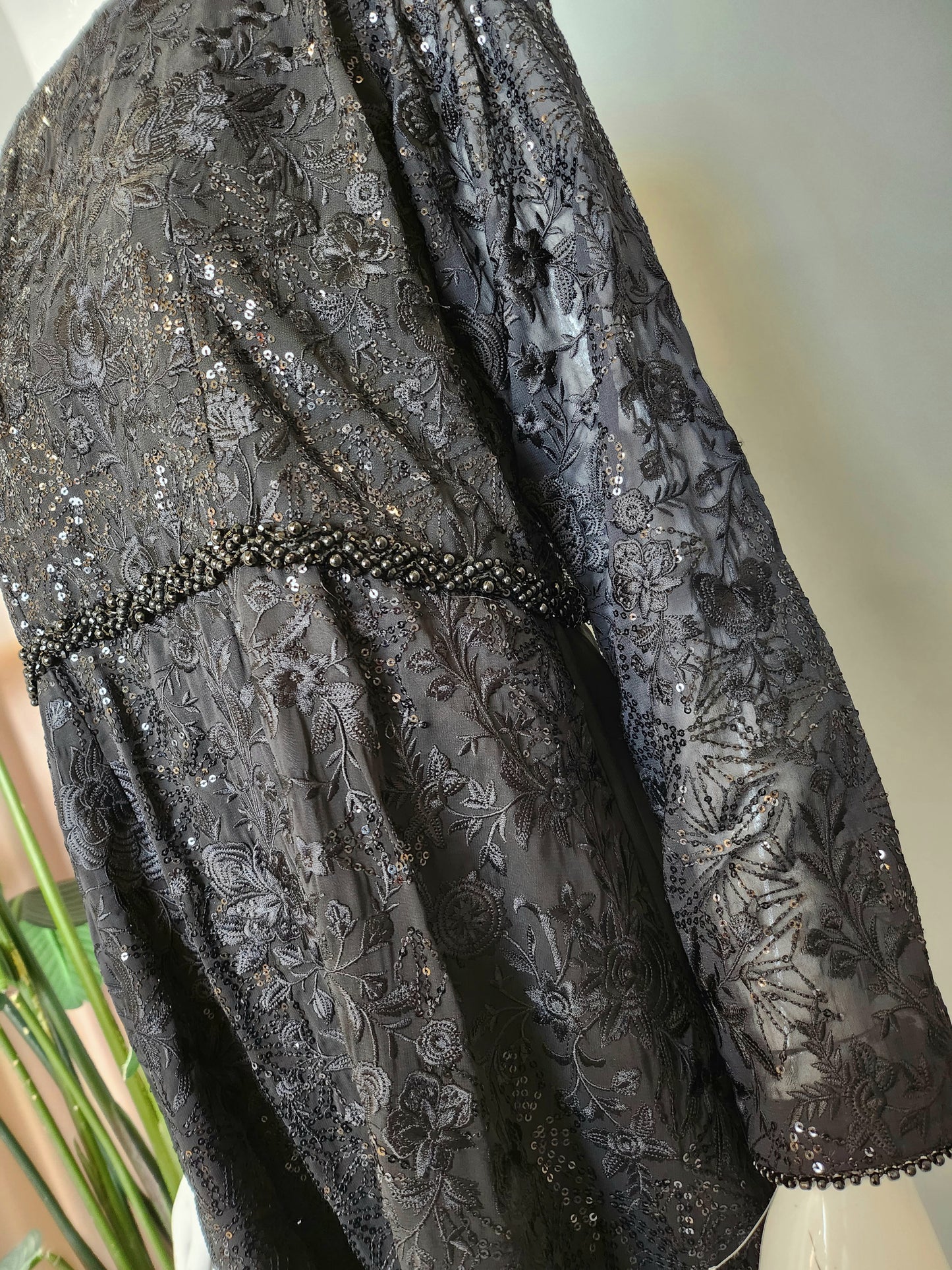 THREADS AND MOTIFS - Black Embroidered Peplum