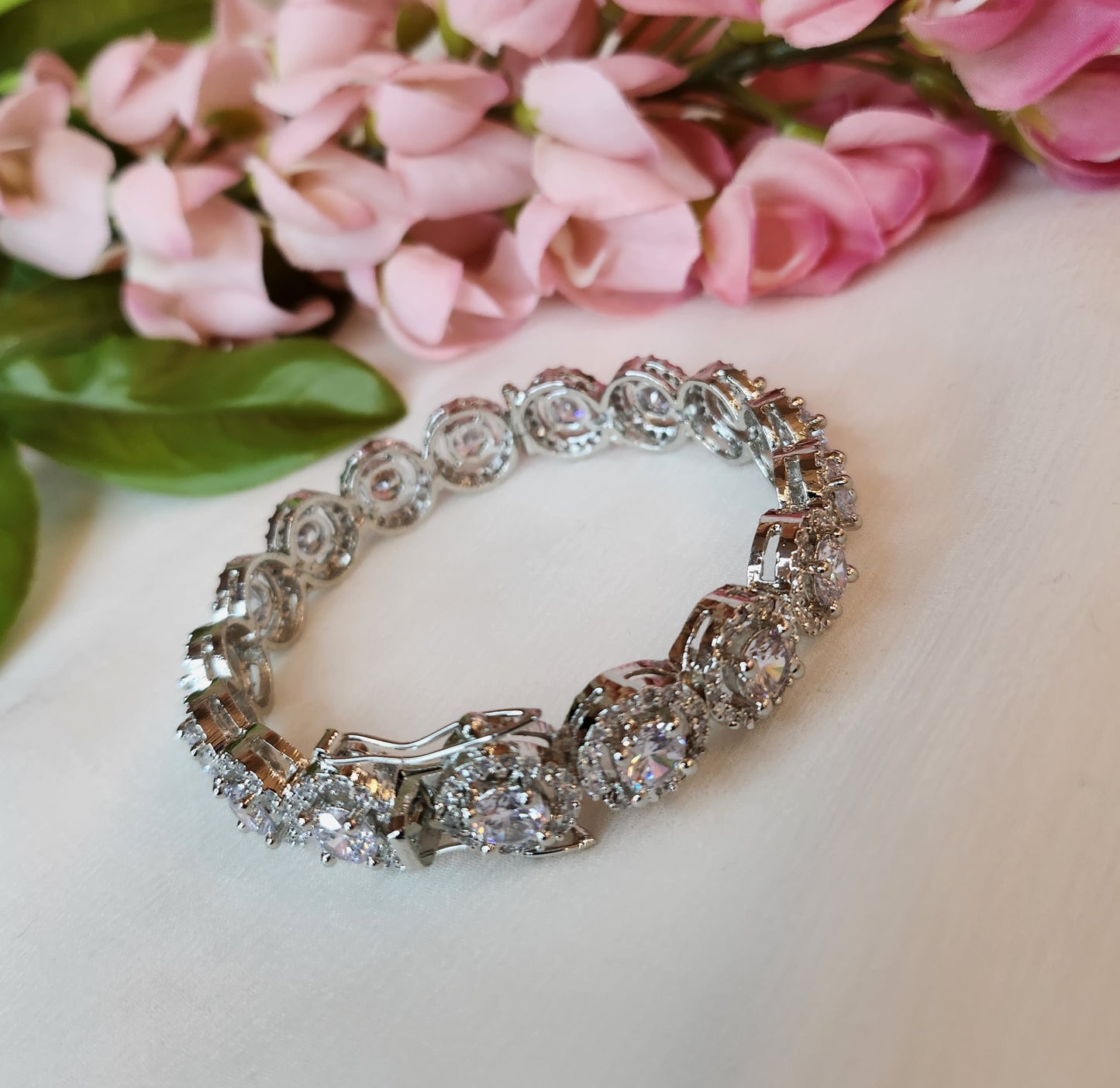 THE BUTTERFLY EFFECT - Round Zircon Silver Bangle