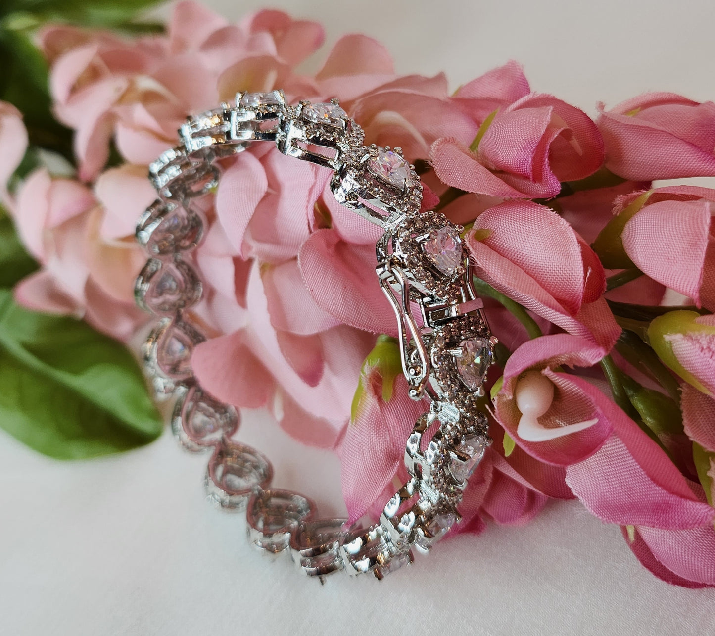 THE BUTTERFLY EFFECT - Heart Zircon Silver Bangle