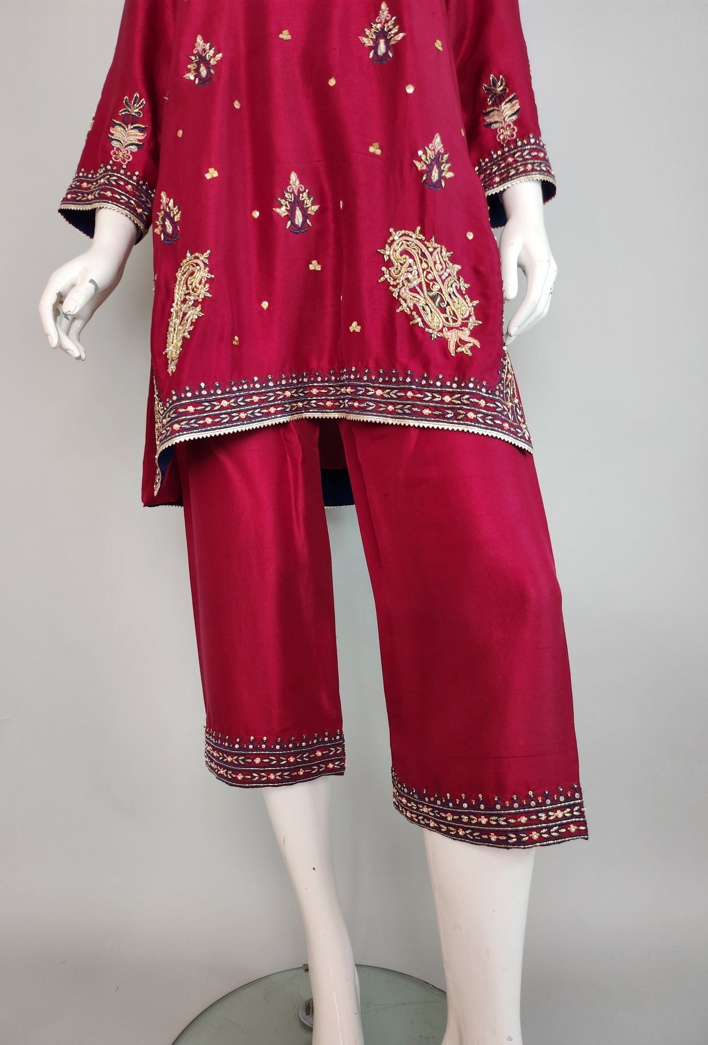 KOMAL LAKHANI - Maroon blue embroidered
