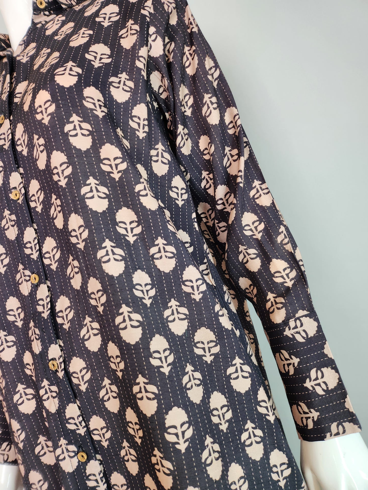 THREADS AND MOTIFS - Black with Tree Print