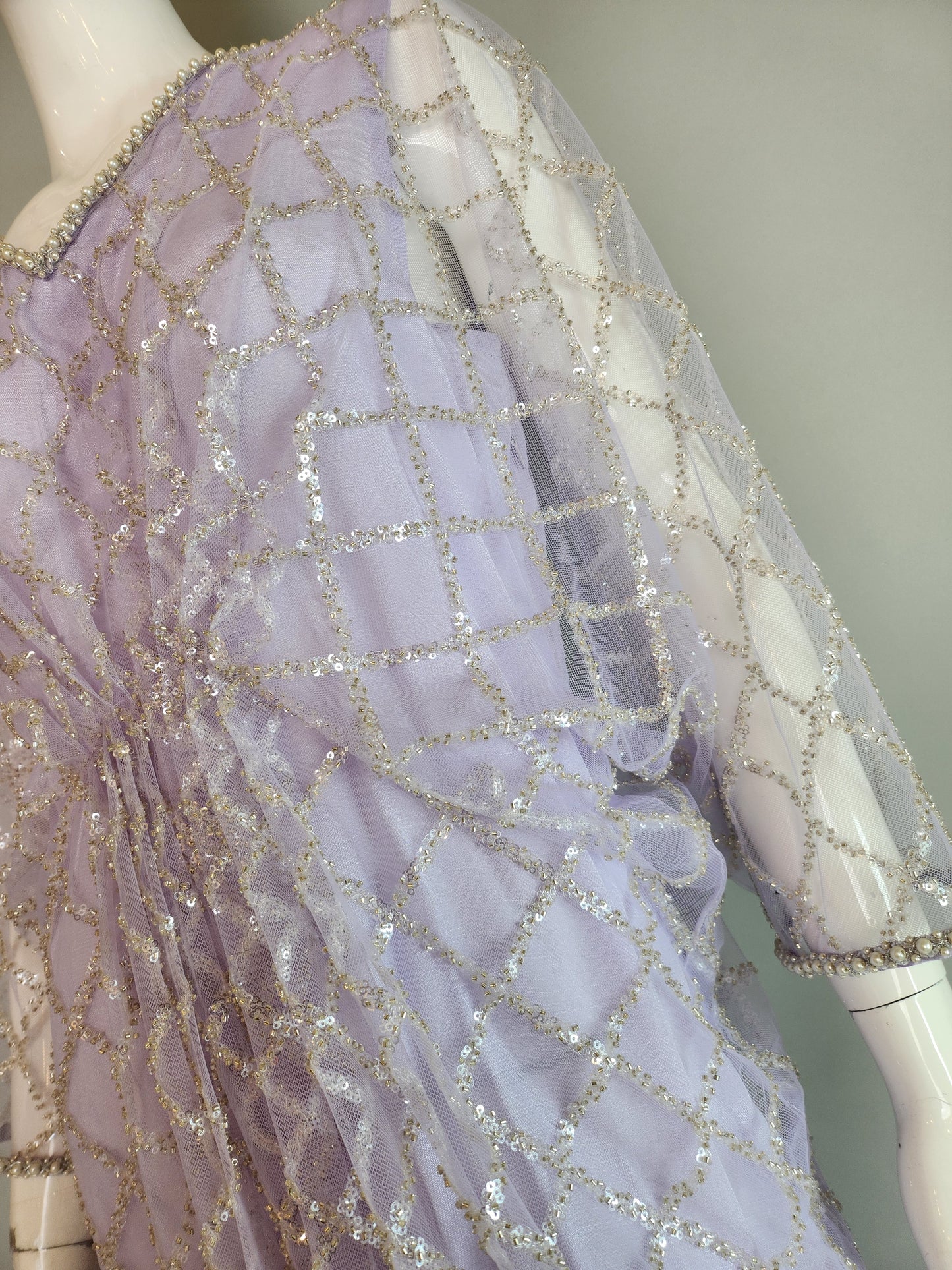 THREADS AND MOTIFS - Lilac Crisscross Beads Kaftan
