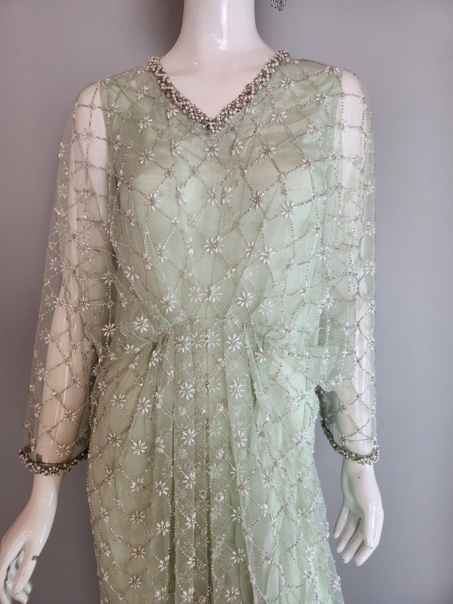 THREADS AND MOTIFS - Light Green Crisscross Beads PearlKaftan