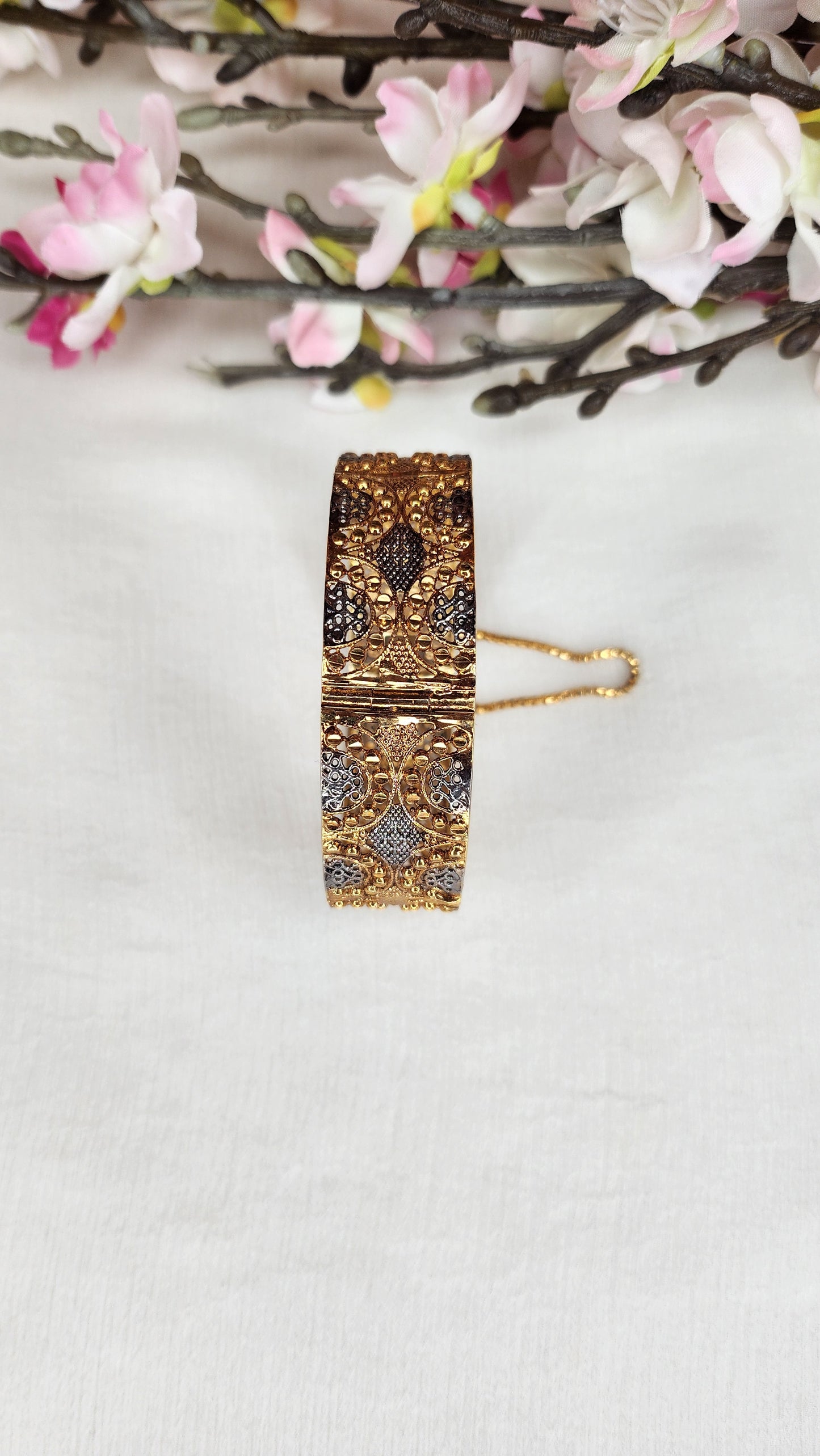 ZAHEEN KAMRAN - Aysun Bangle
