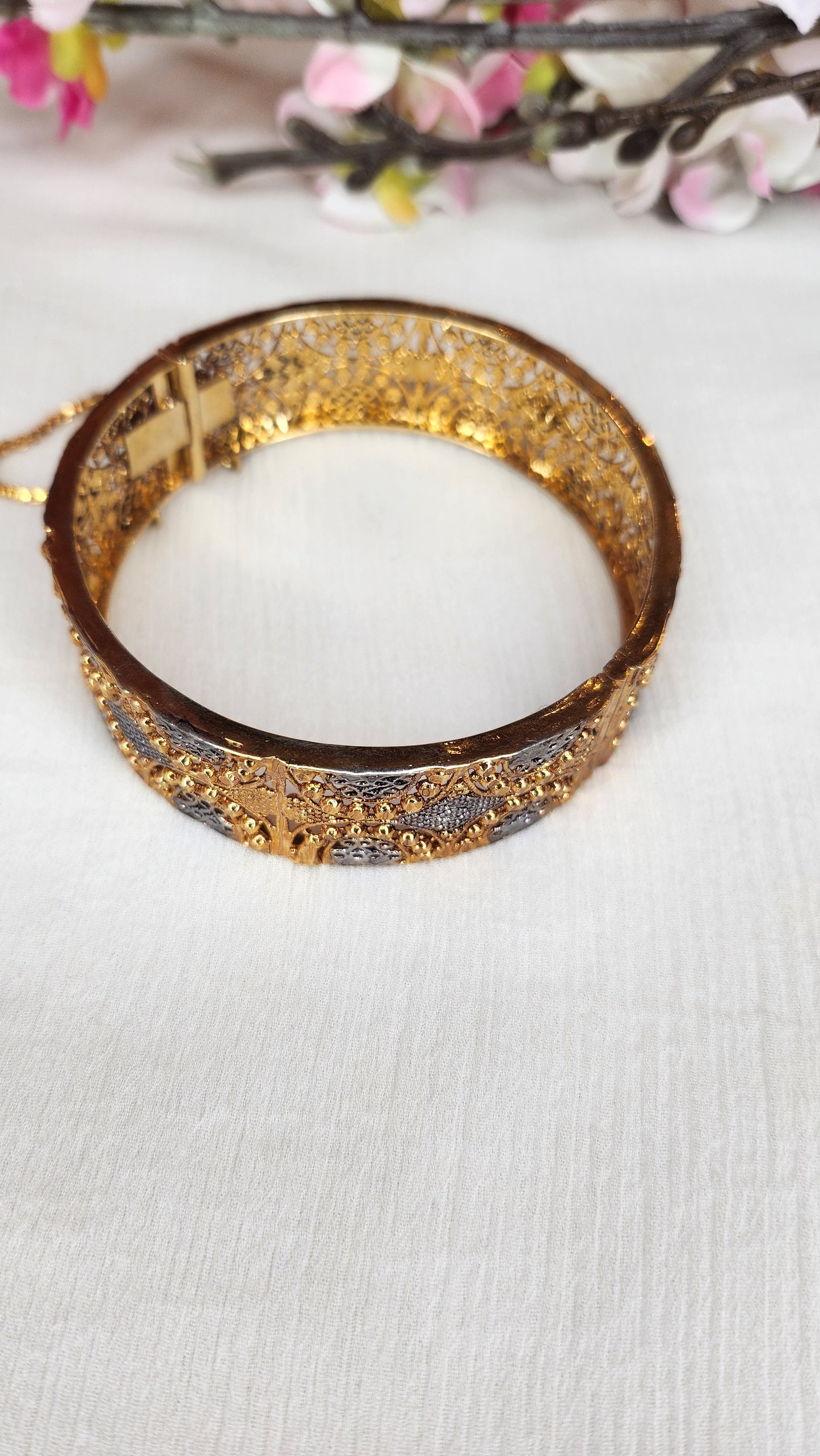 ZAHEEN KAMRAN - Aysun Bangle