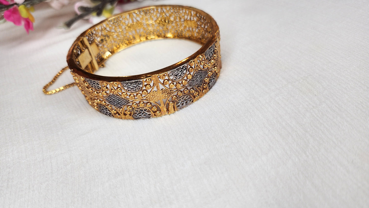 ZAHEEN KAMRAN - Aysun Bangle