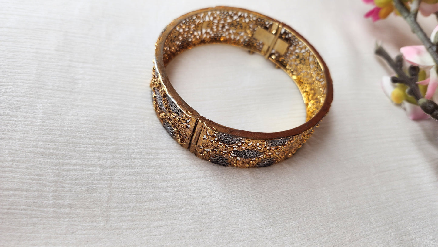 ZAHEEN KAMRAN - Aysun Bangle