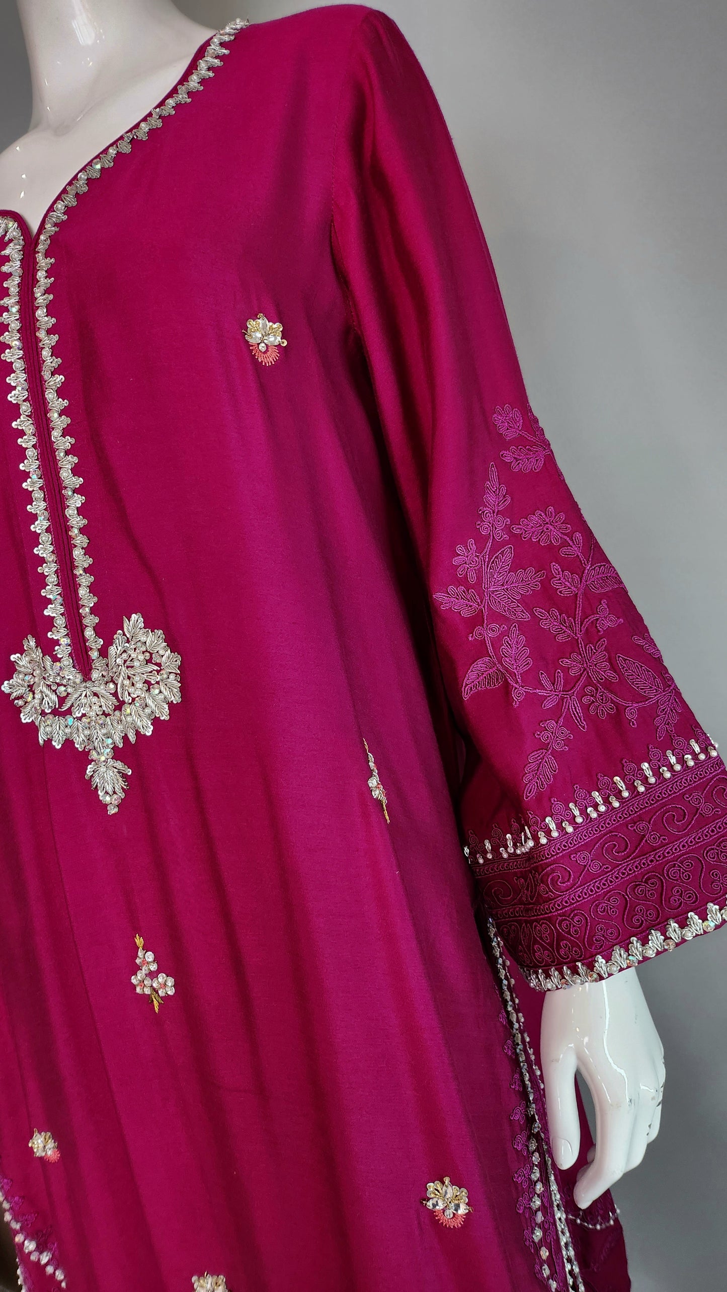 SEEMA IFTIKHAR - Magenta