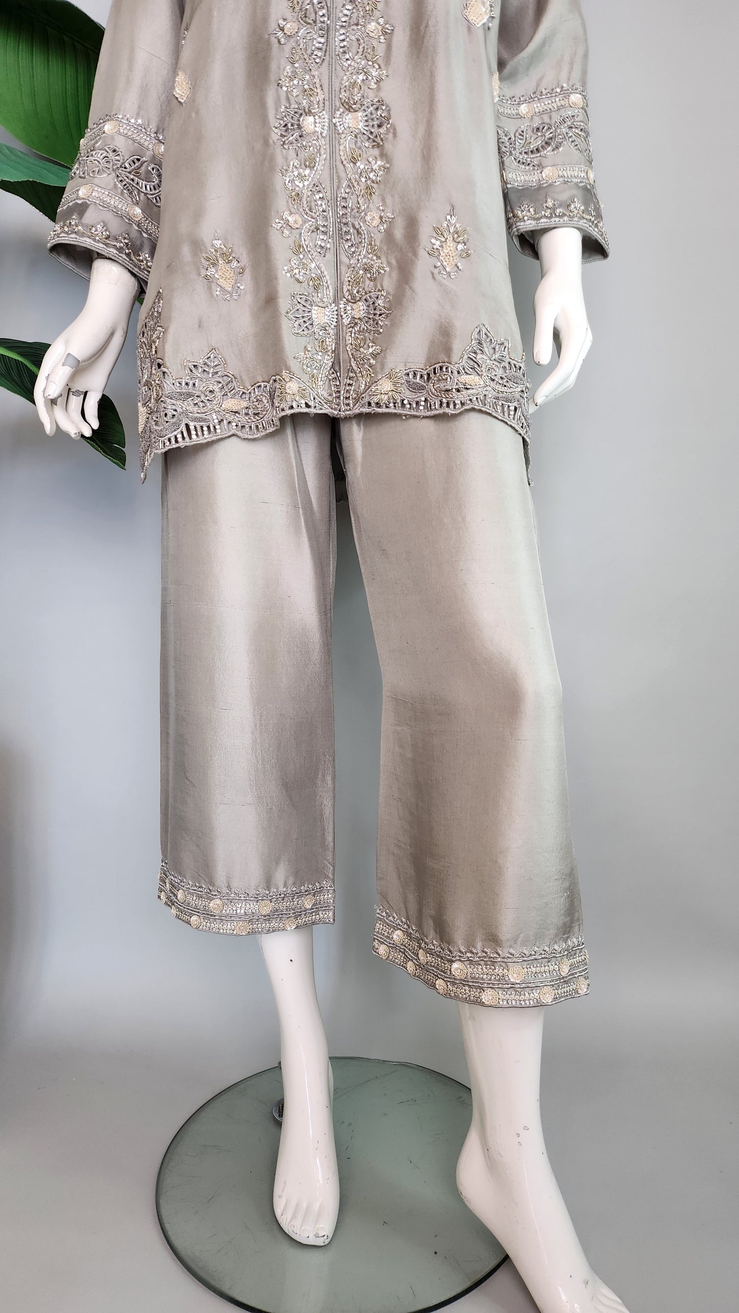 KOMAL LAKHANI - Grey Closed Jacket