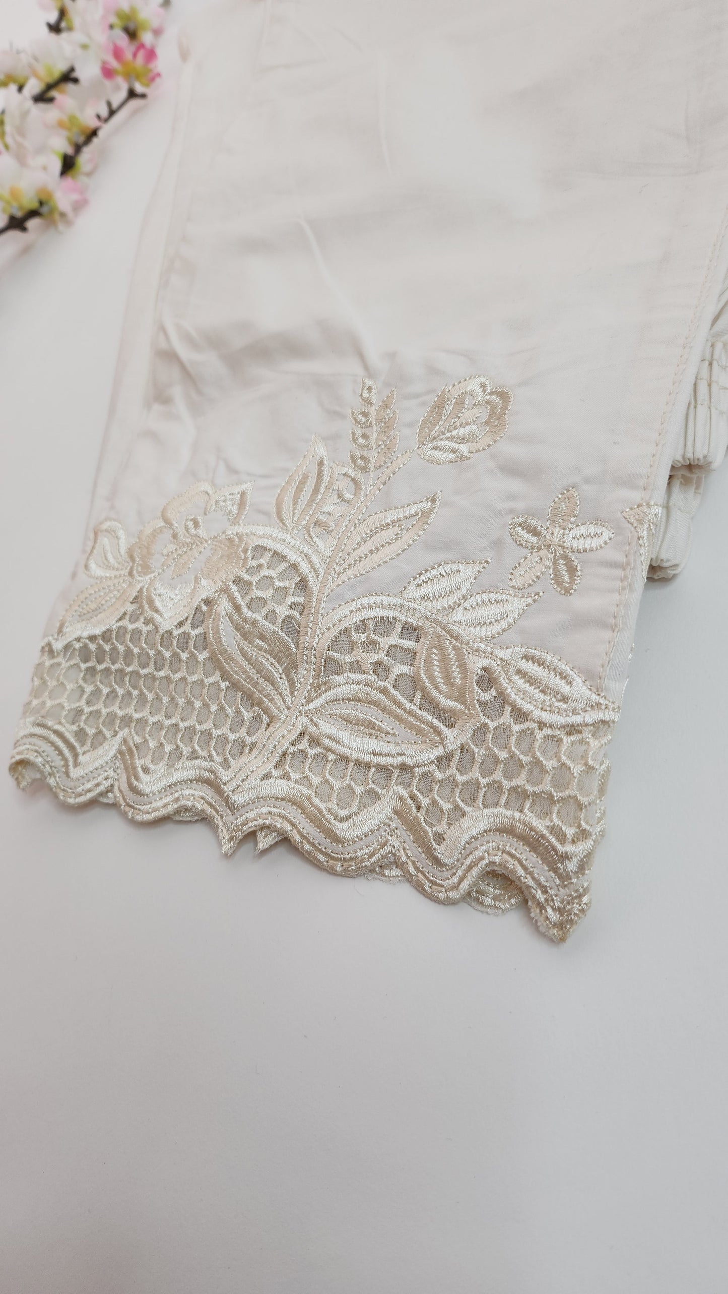 SABEEN MANEKIA - Offwhite cut work  leaves pants