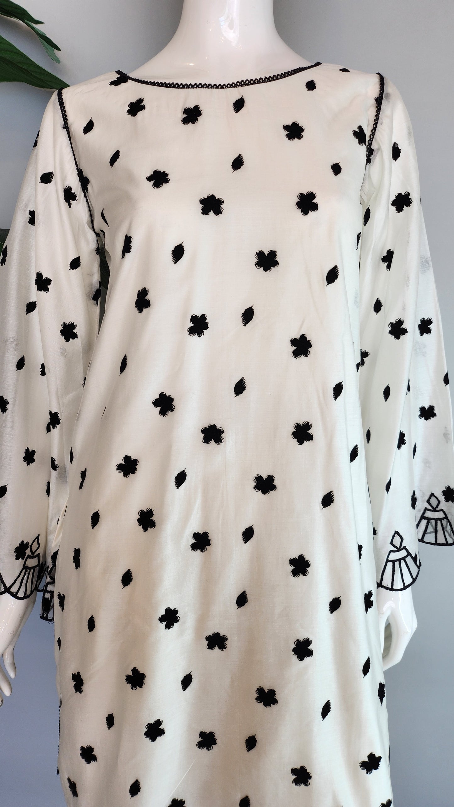 MAHOGANY - Off White with Tulip Shalwar