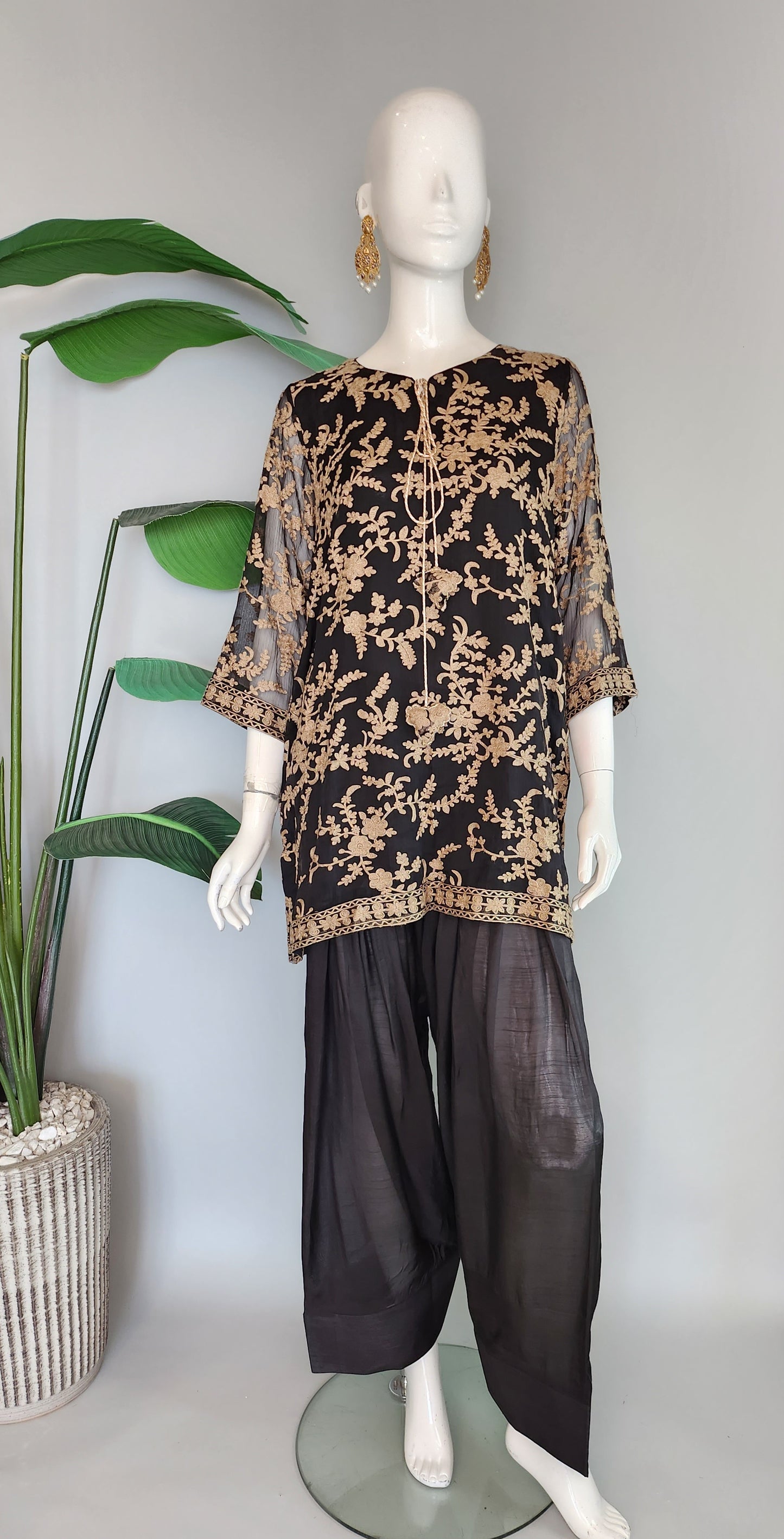 Wajeeha Ansari - Black Farshi Suit with Beige Aari
