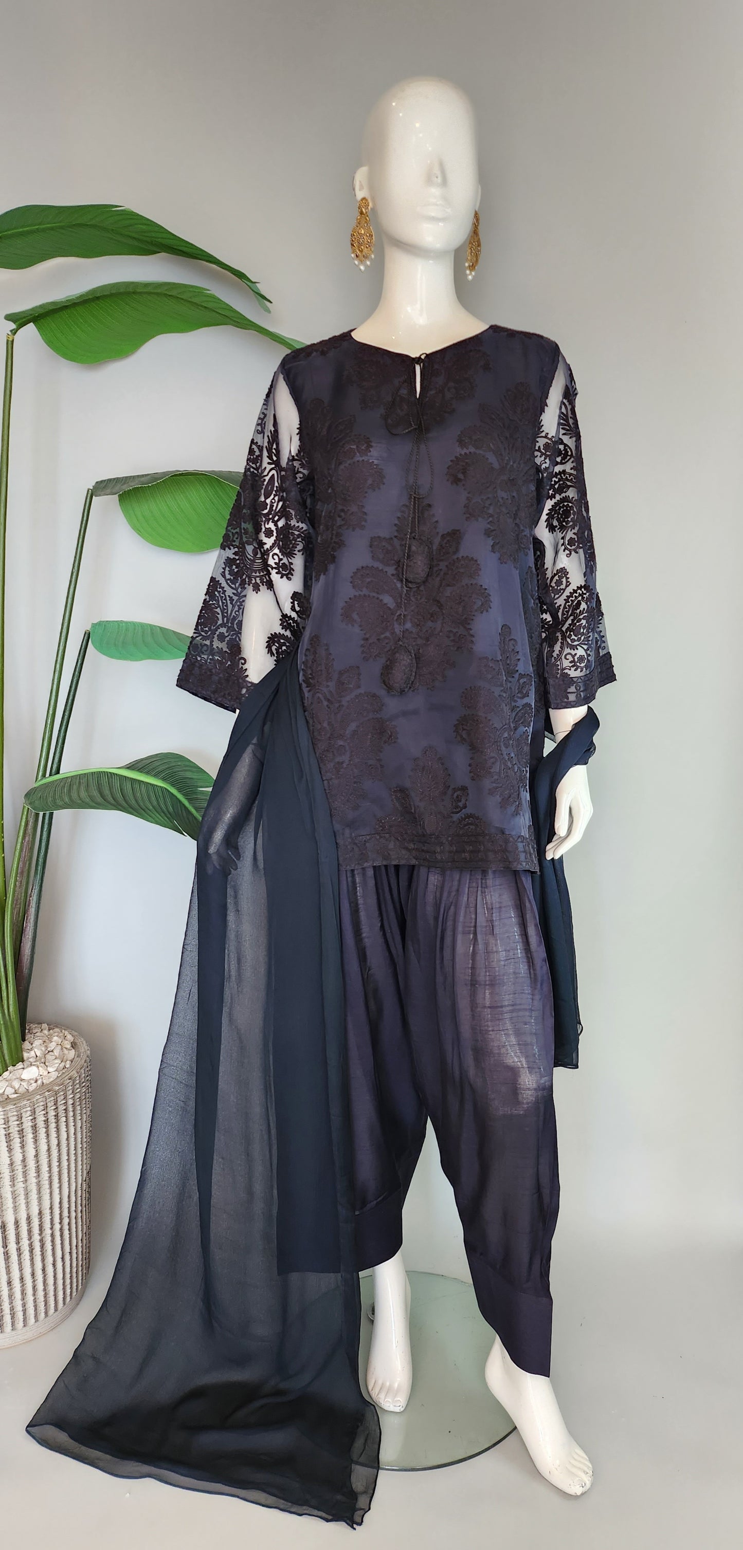 Wajeeha Ansari - Black Farshi Suit with Black Aari