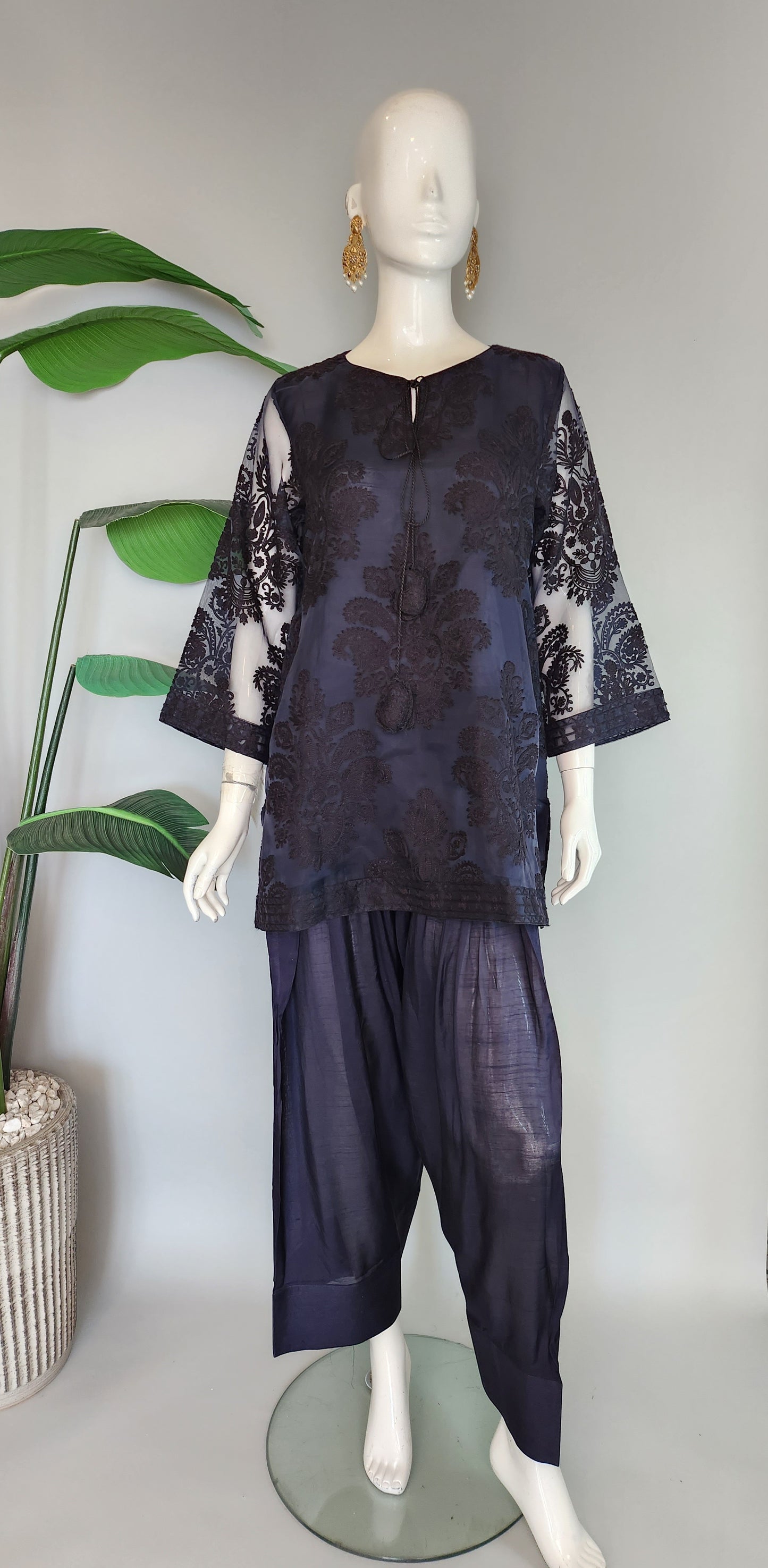 Wajeeha Ansari - Black Farshi Suit with Black Aari