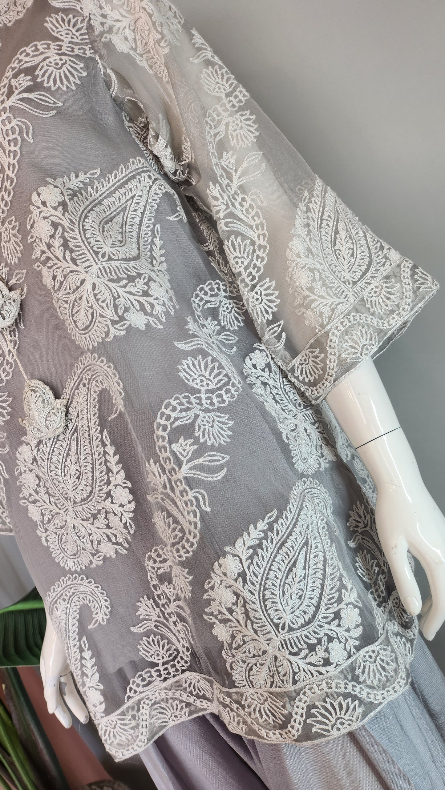 Wajeeha Ansari - Light Grey Farshi Suit with White Aari