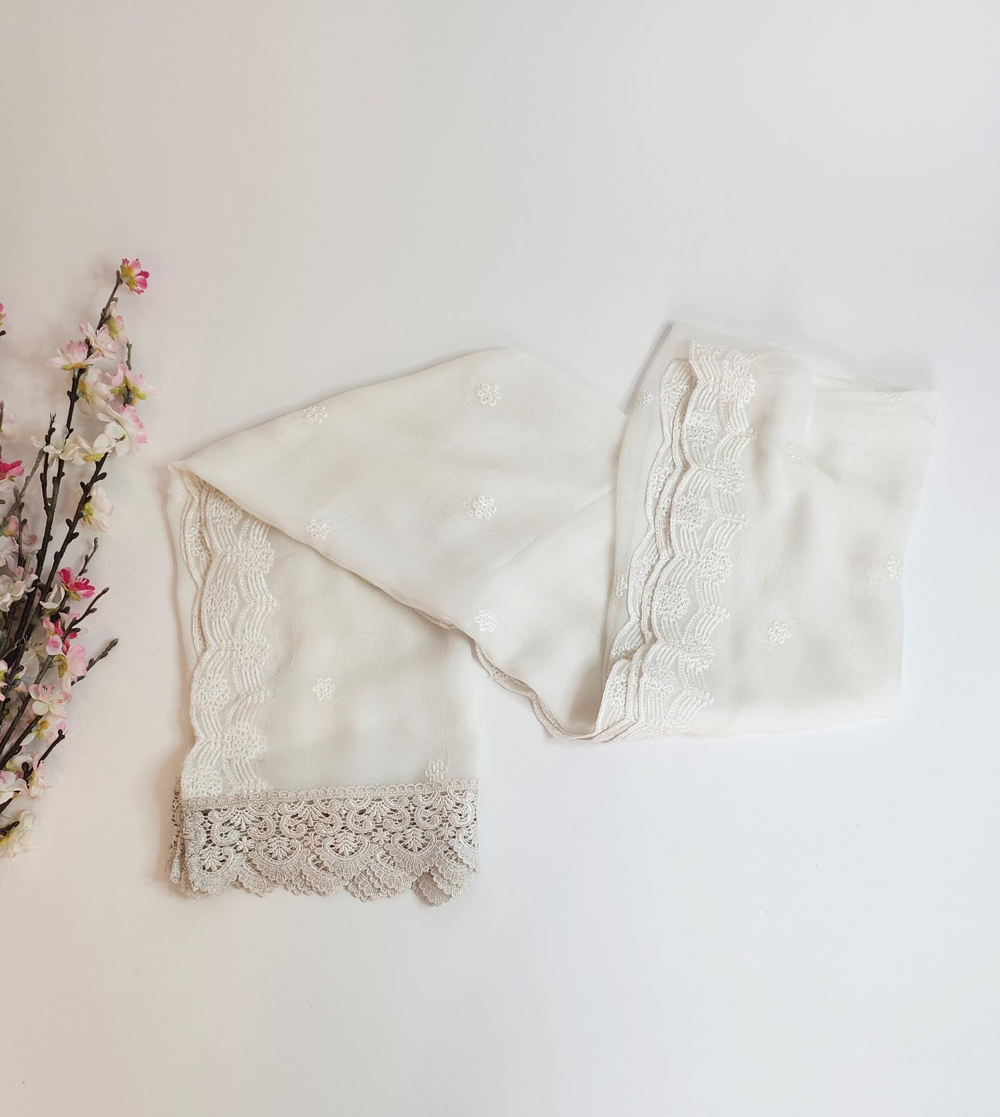 SABEEN MANEKIA - White- Chiffon with Lace Dupatta