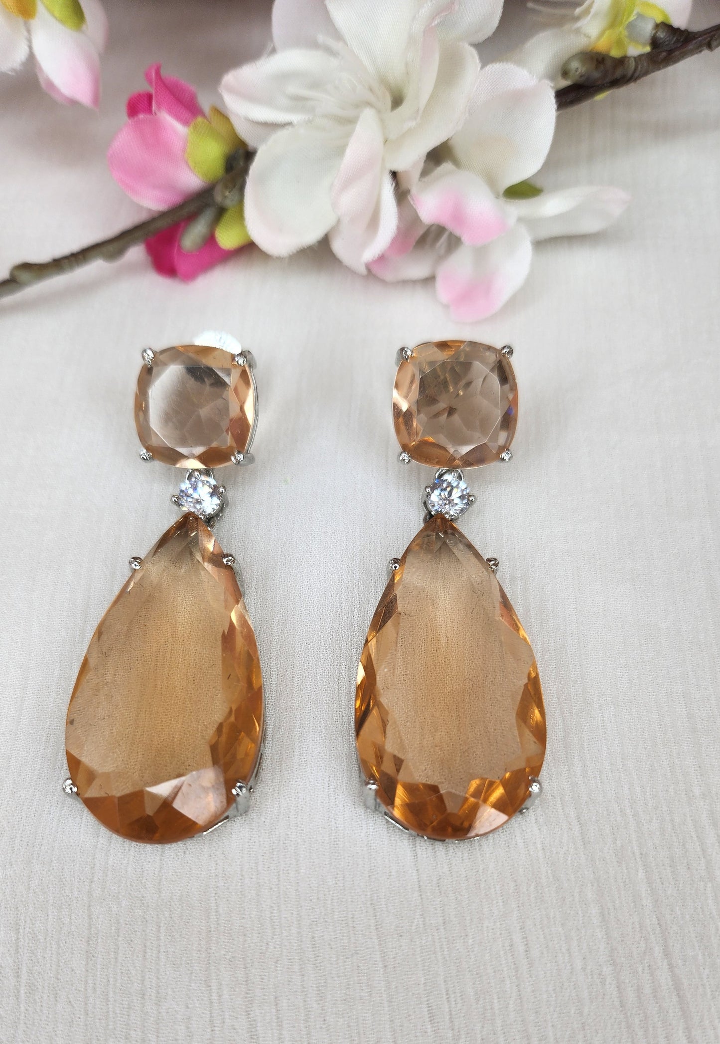 THE BUTTERFLY EFFECT - Light orange jules earrings