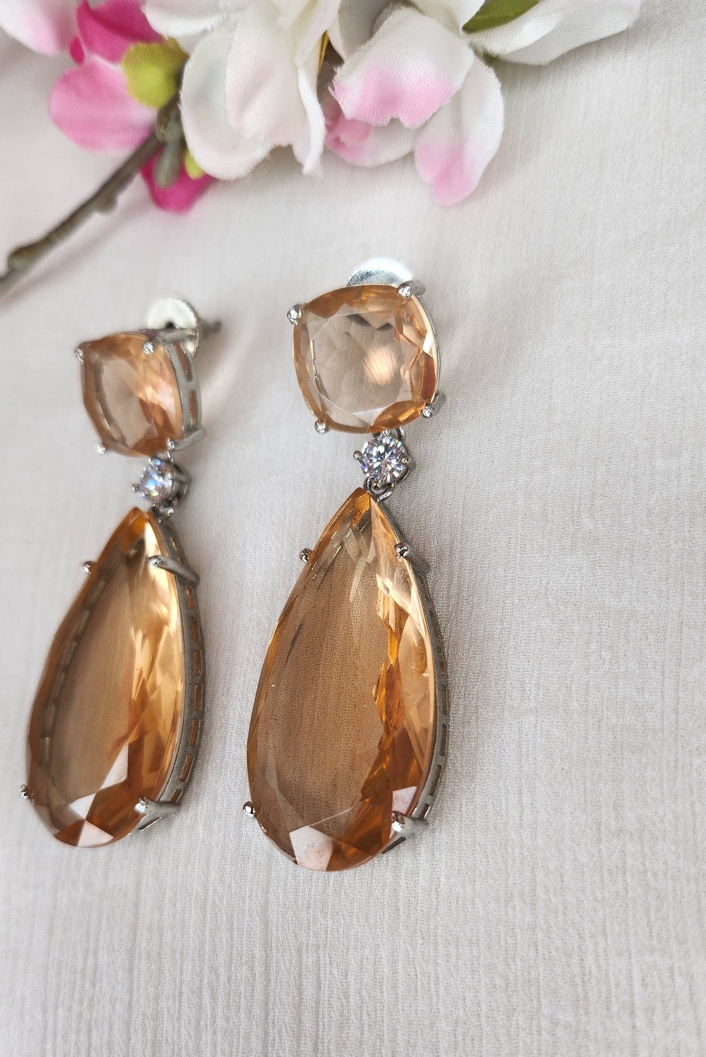 THE BUTTERFLY EFFECT - Light orange jules earrings