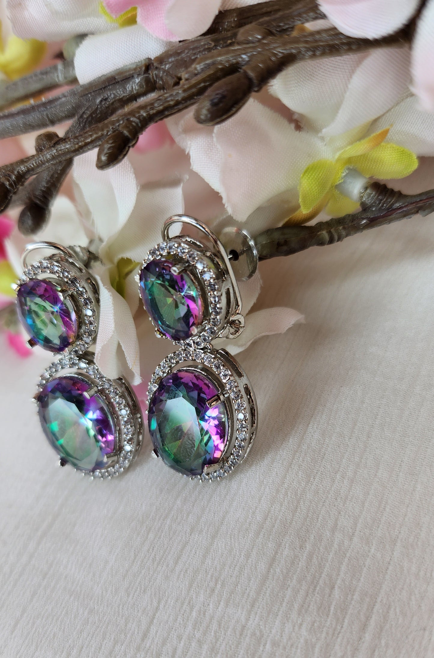 THE BUTTERFLY EFFECT - Color Changing Studs