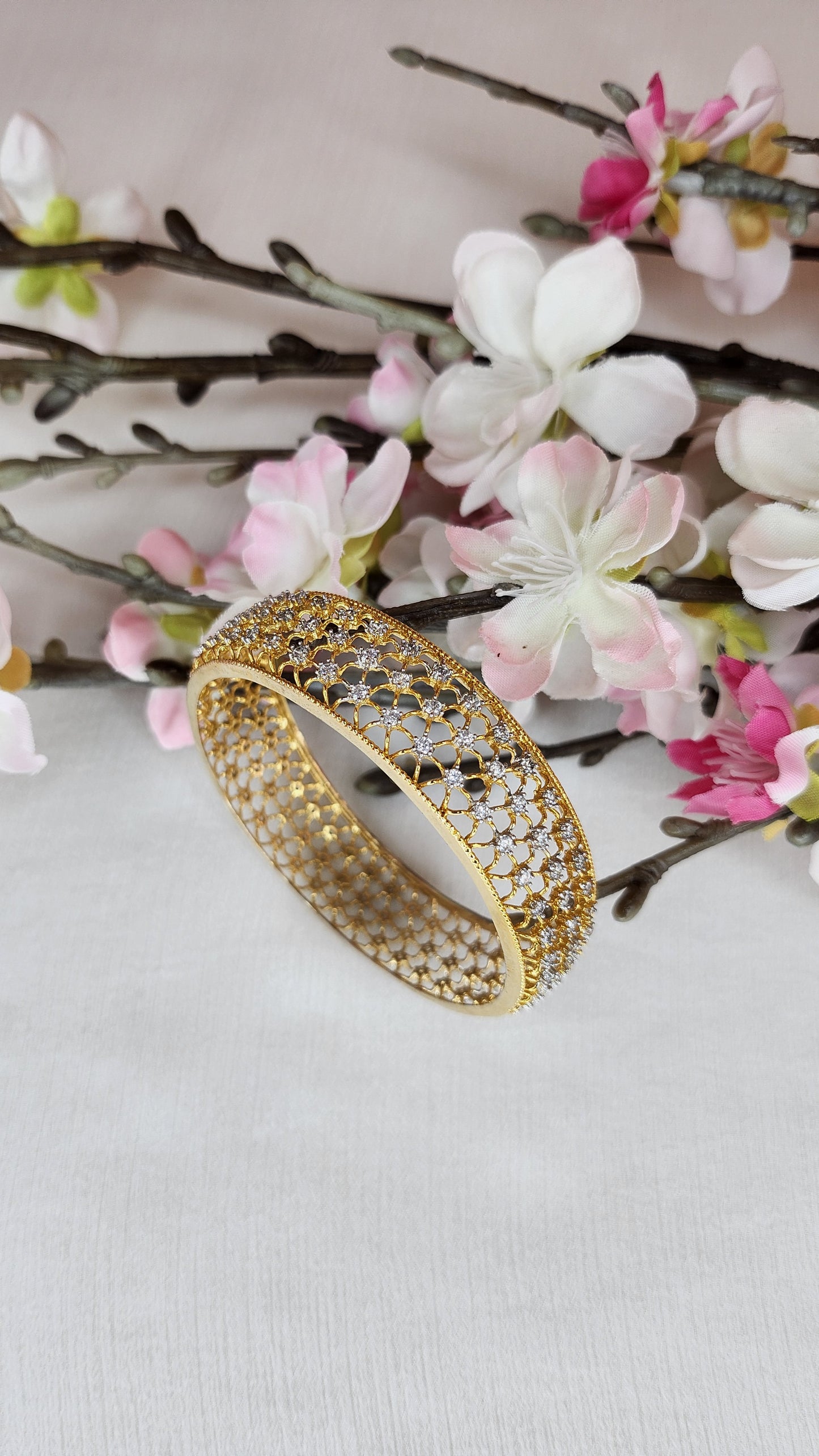 THE BUTTERFLY EFFECT - Gold Bangle