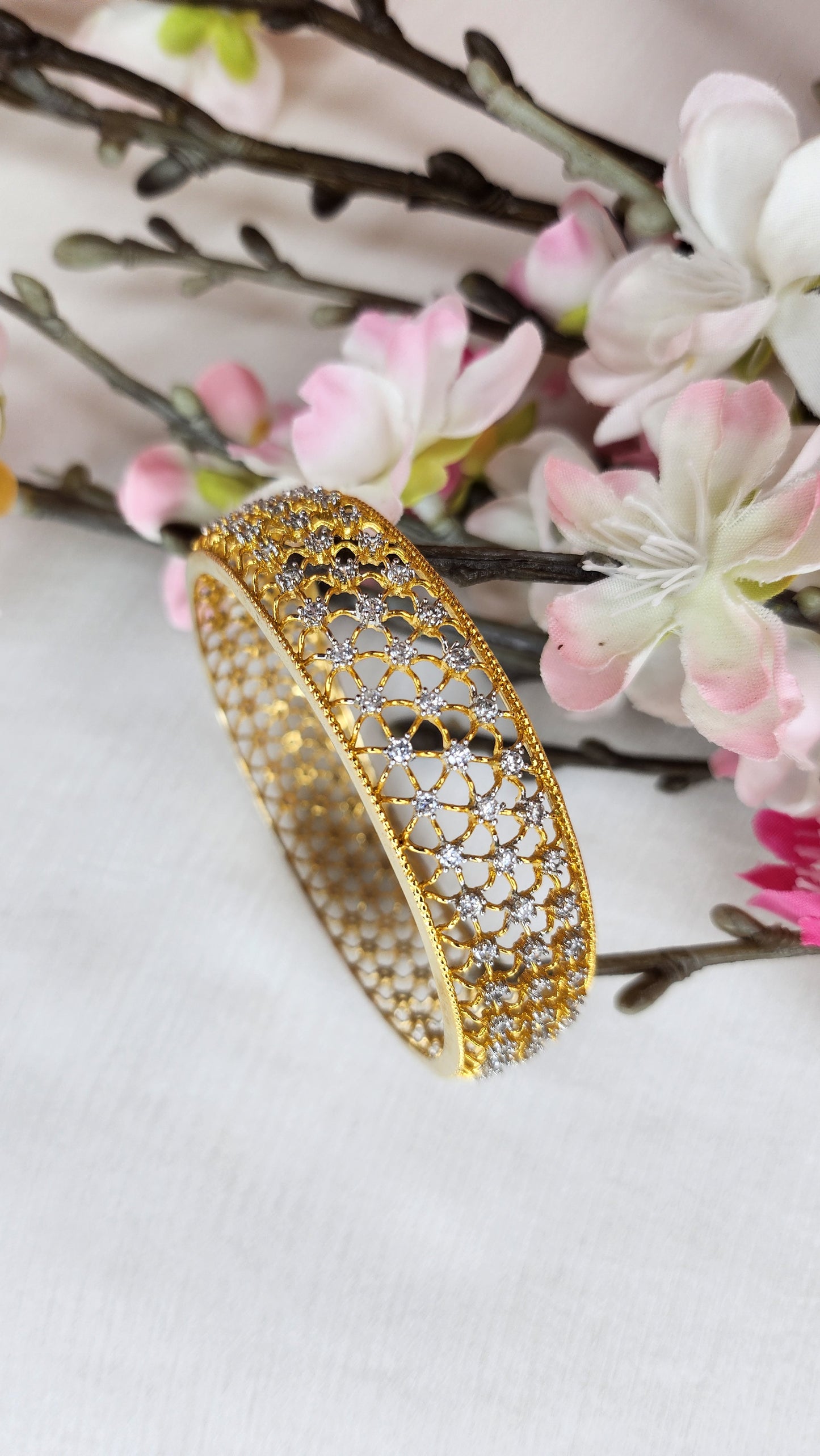 THE BUTTERFLY EFFECT - Gold Bangle