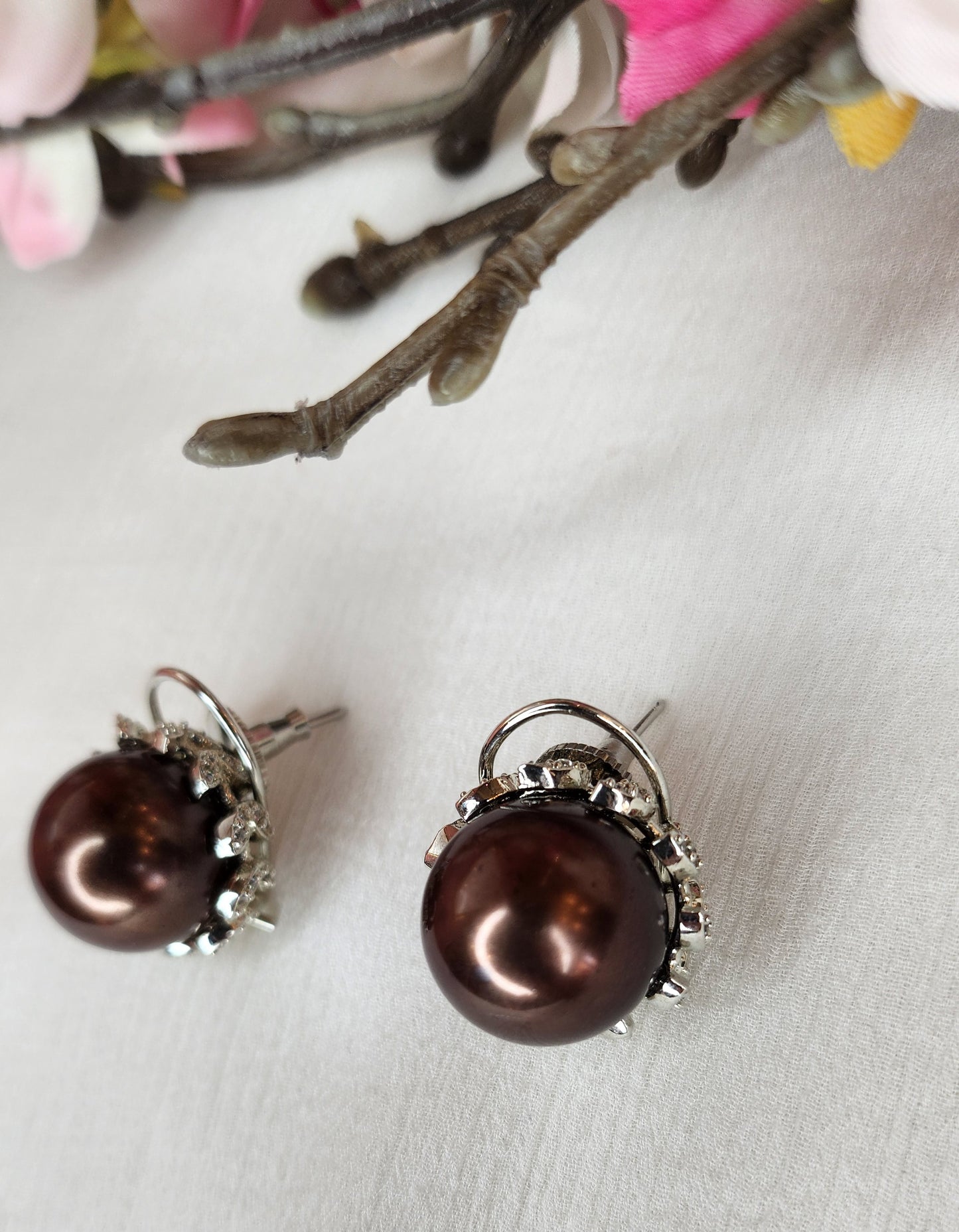 THE BUTTERFLY EFFECT - Brown Pearl Studs