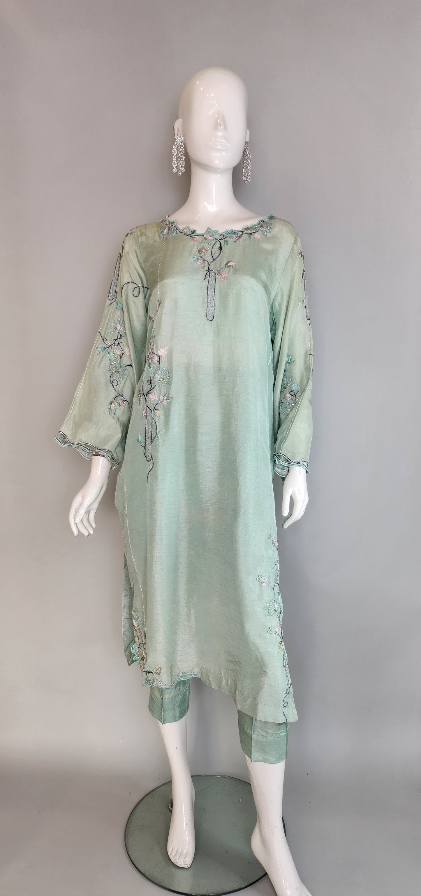 RIMSHA SHAIKHANI - Anjum Mint