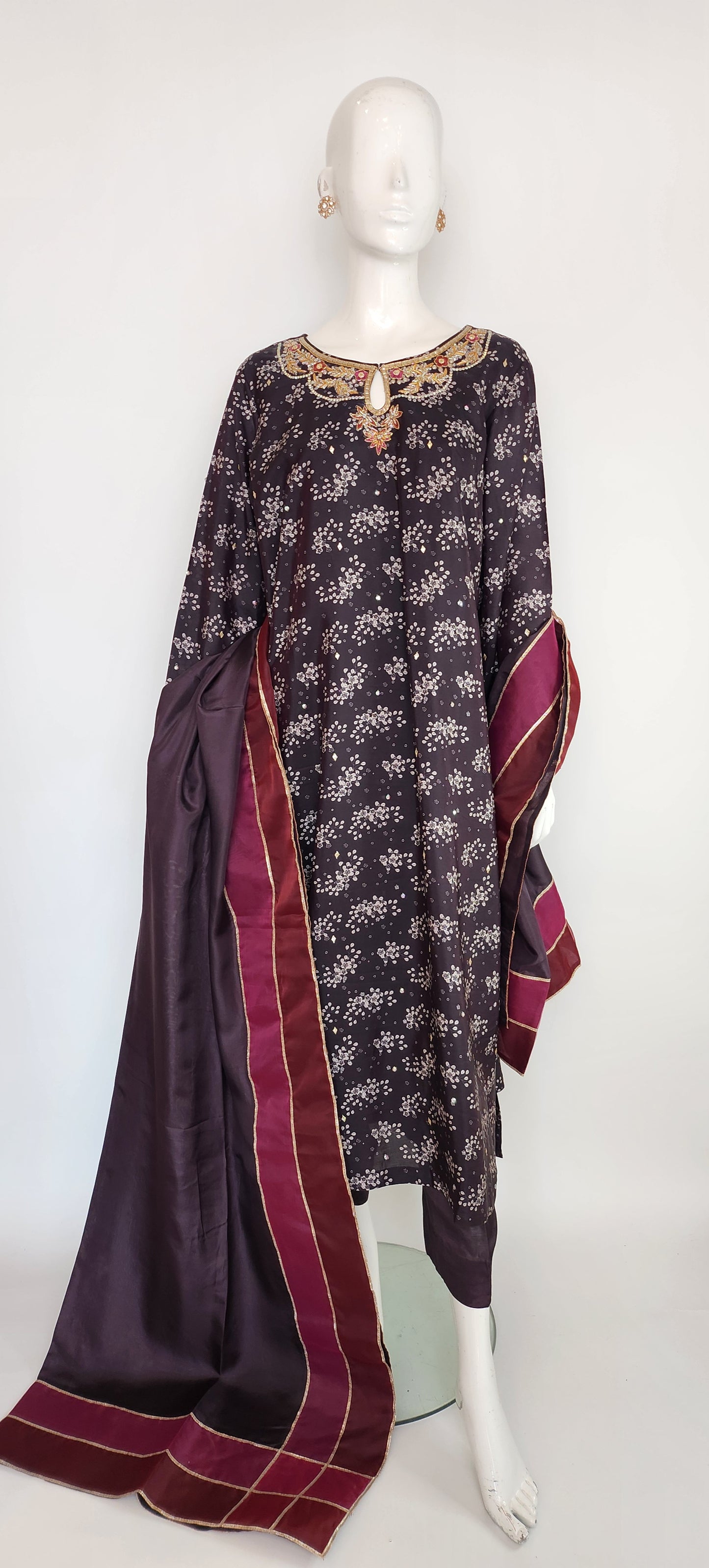 MAHOGANY - Black Printed