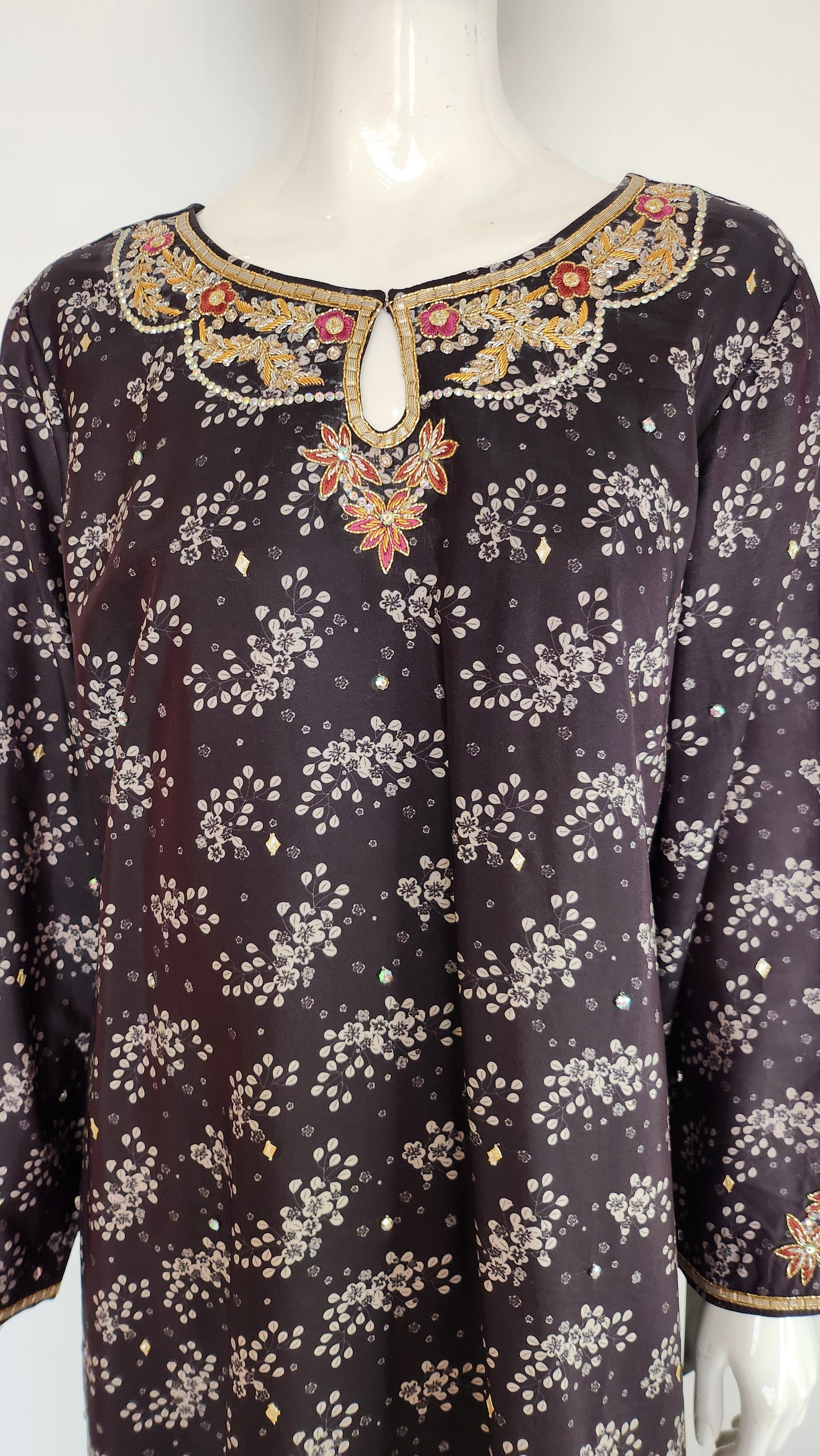 MAHOGANY - Black Printed