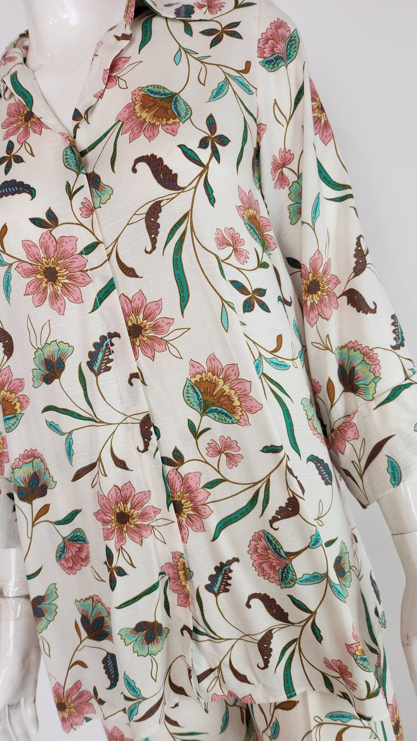 AMNA IQBAL - White Floral Printed Coord Set