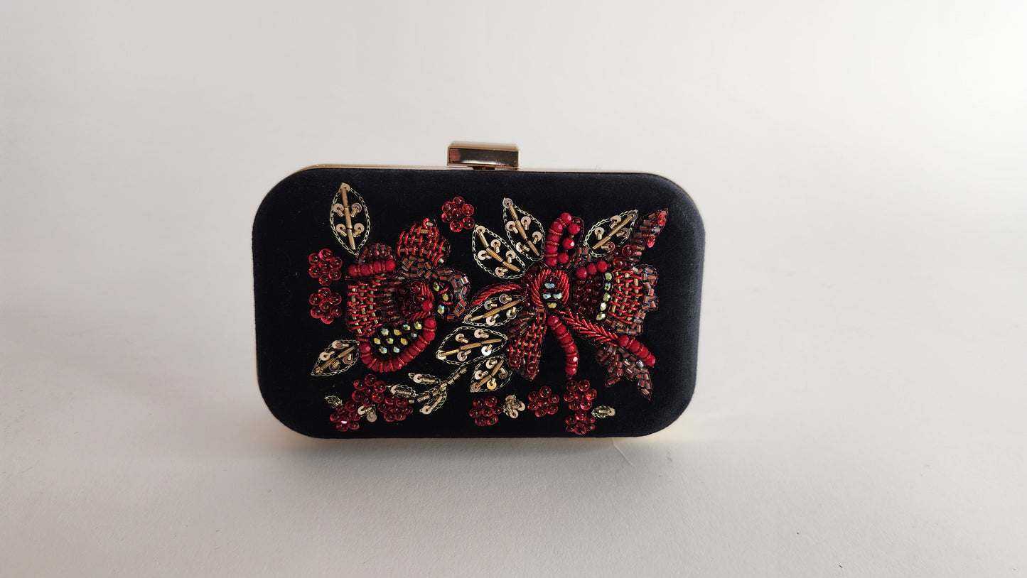 MEHAK YAQOOB COUTURE - Rose Clutch