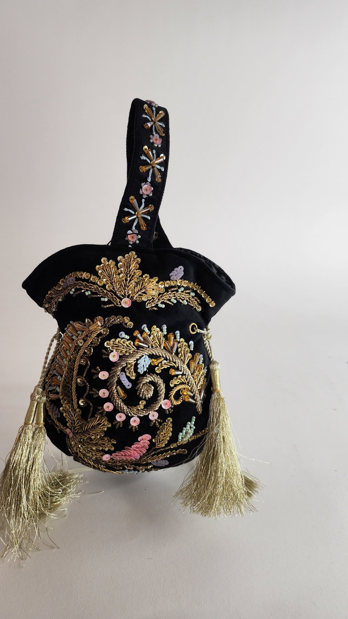 MEHAK YAQOOB COUTURE - Noir Potli