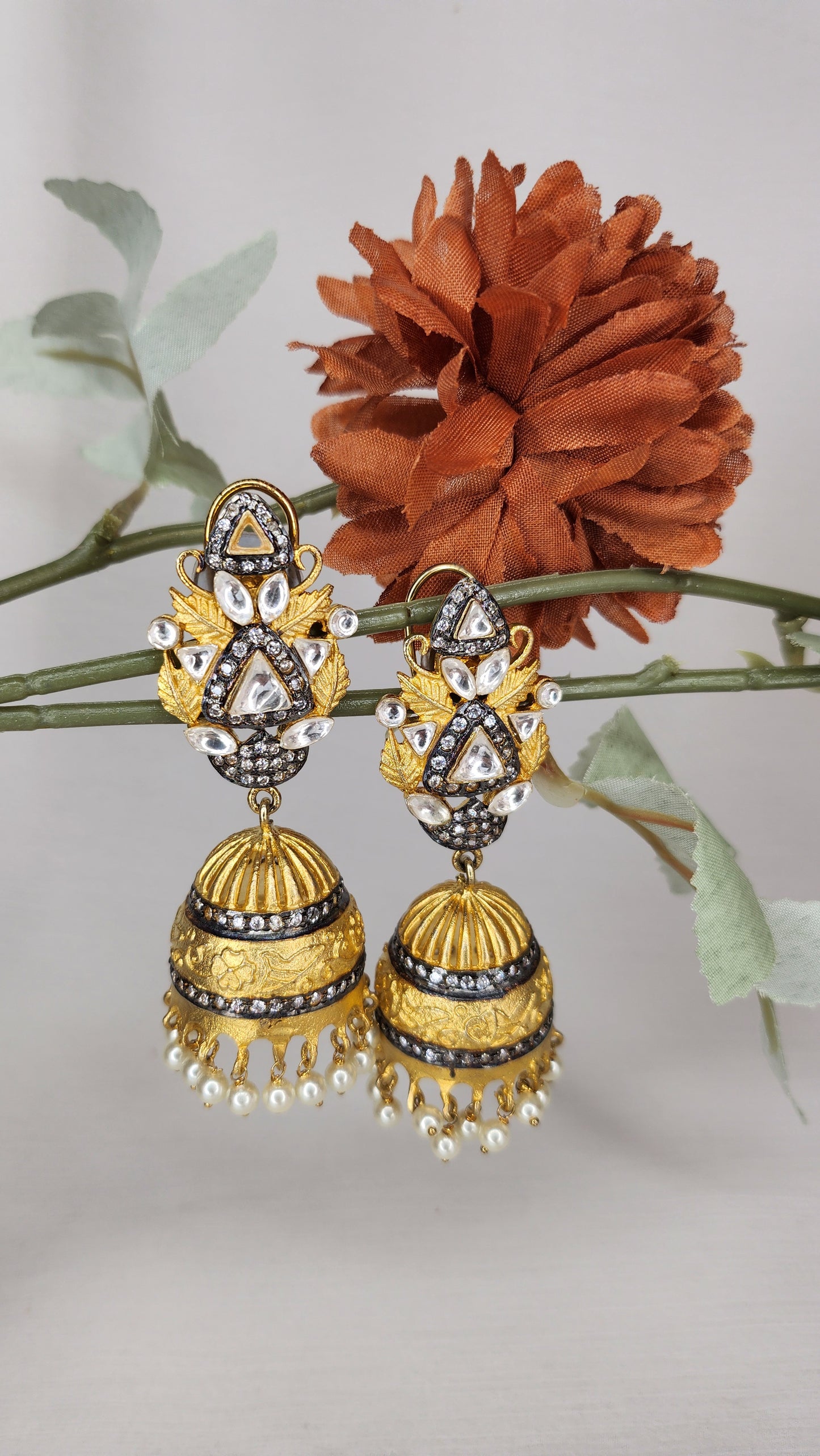 VIVINIA By Vidhi Mehra - Gold Jhumka