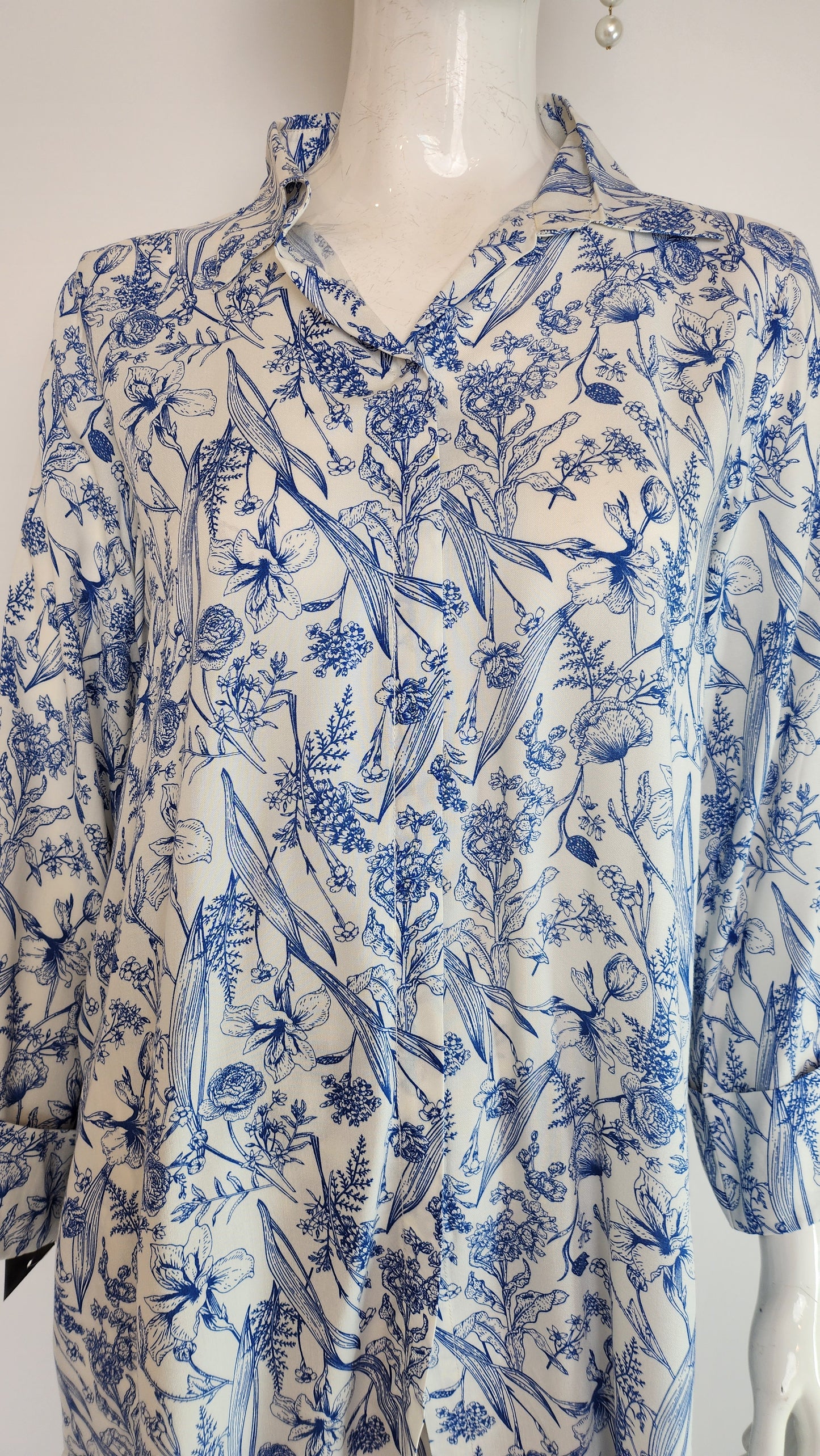 AMNA IQBAL - White and Blue Floral Print