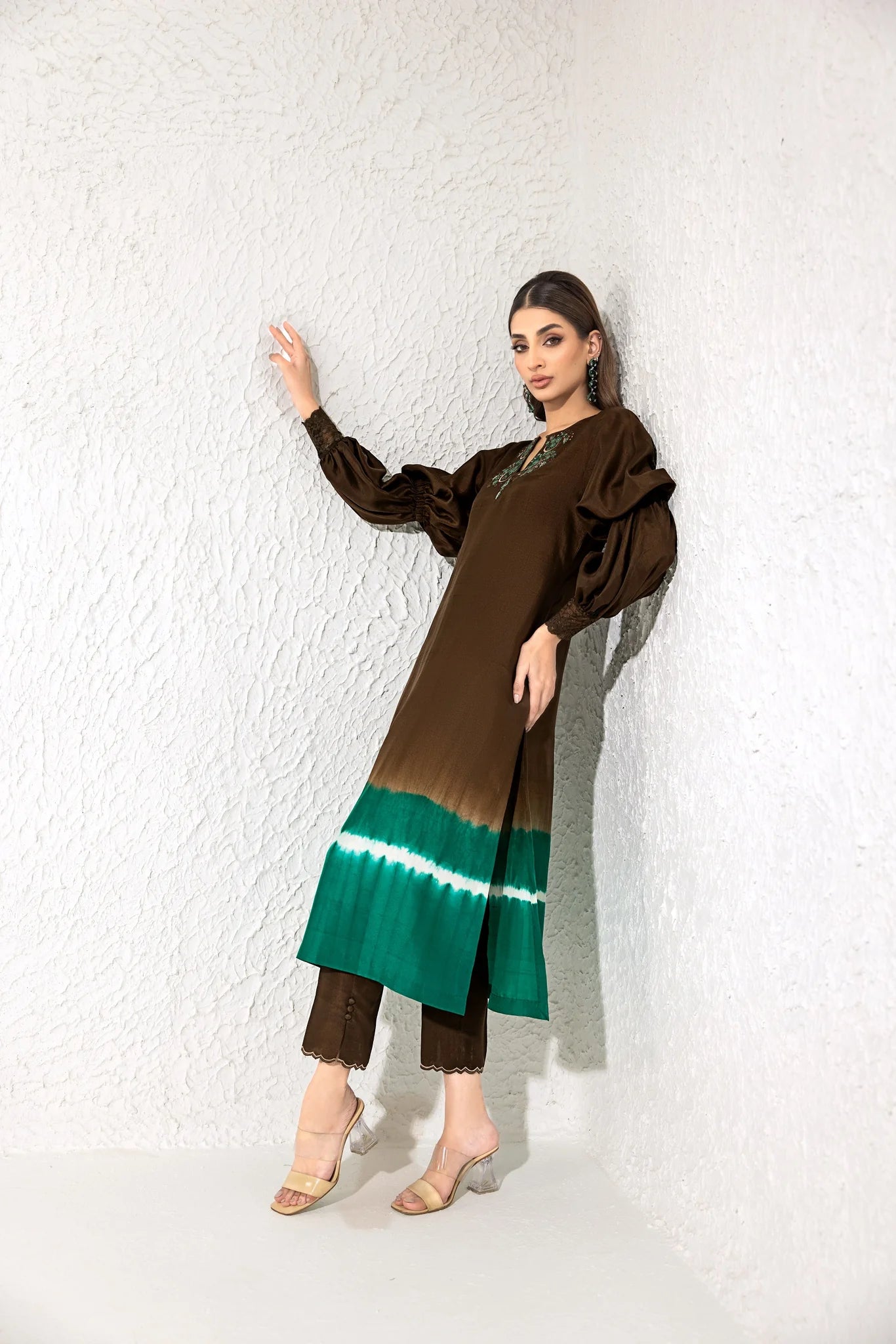 ANAM AHKLAQ - Noura Brown