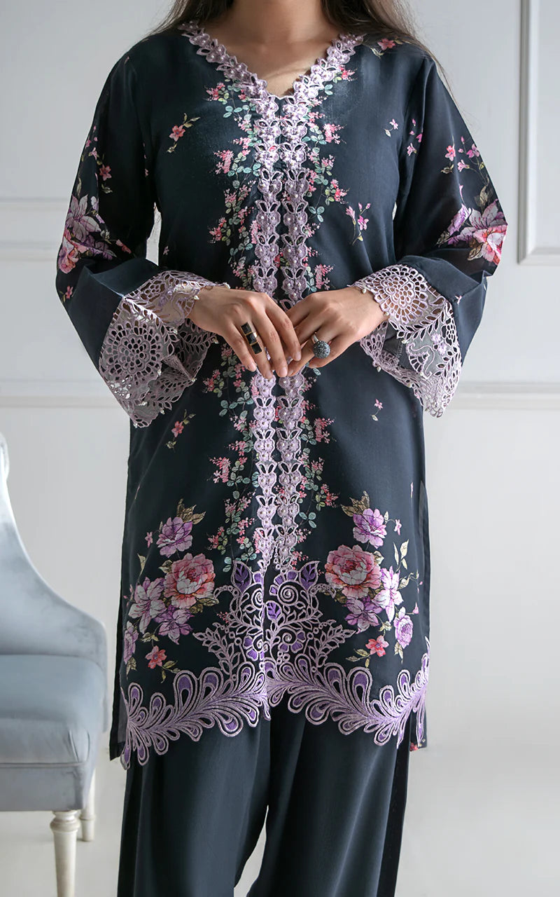 THREADS AND MOTIFS - Black Floral Print