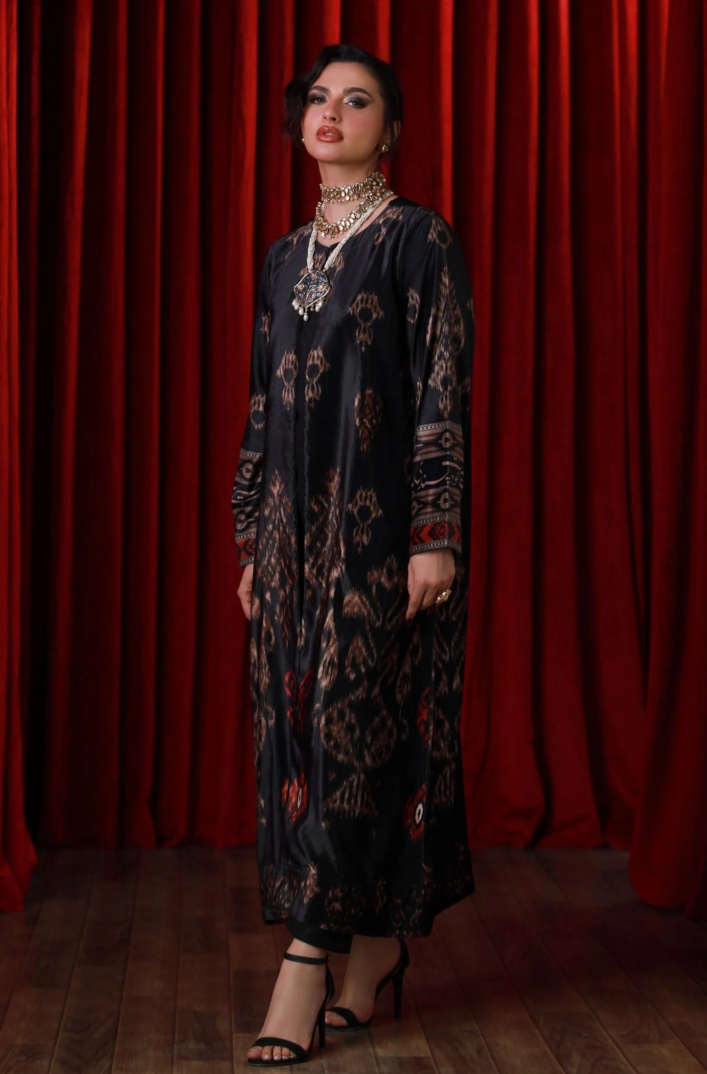 Manto - Raqs (Whirl) Velvet Coat