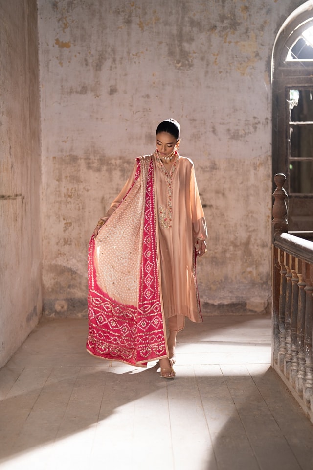 KOMAL LAKHANI - Jashen Peach